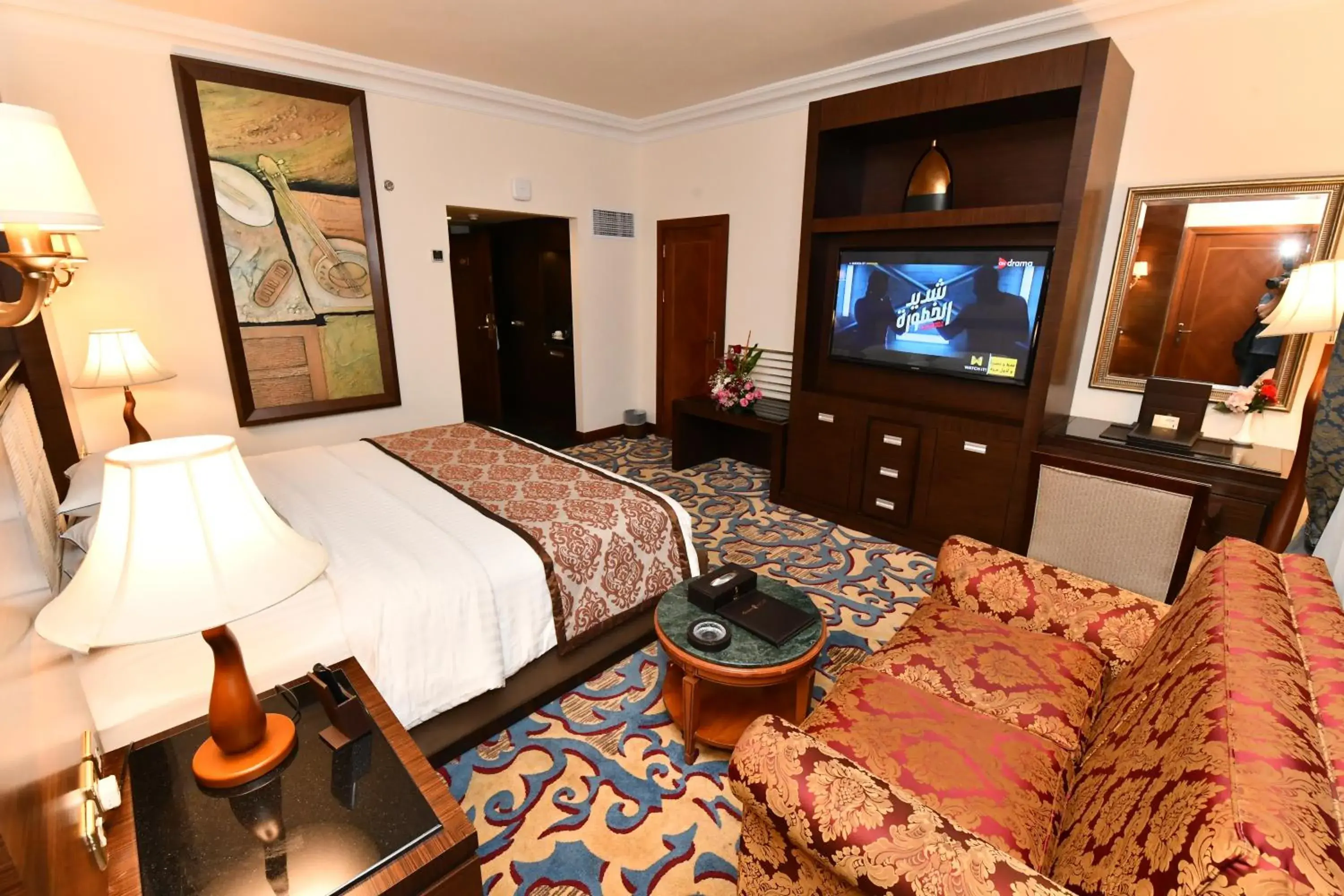 Bed, TV/Entertainment Center in Casablanca Hotel Jeddah