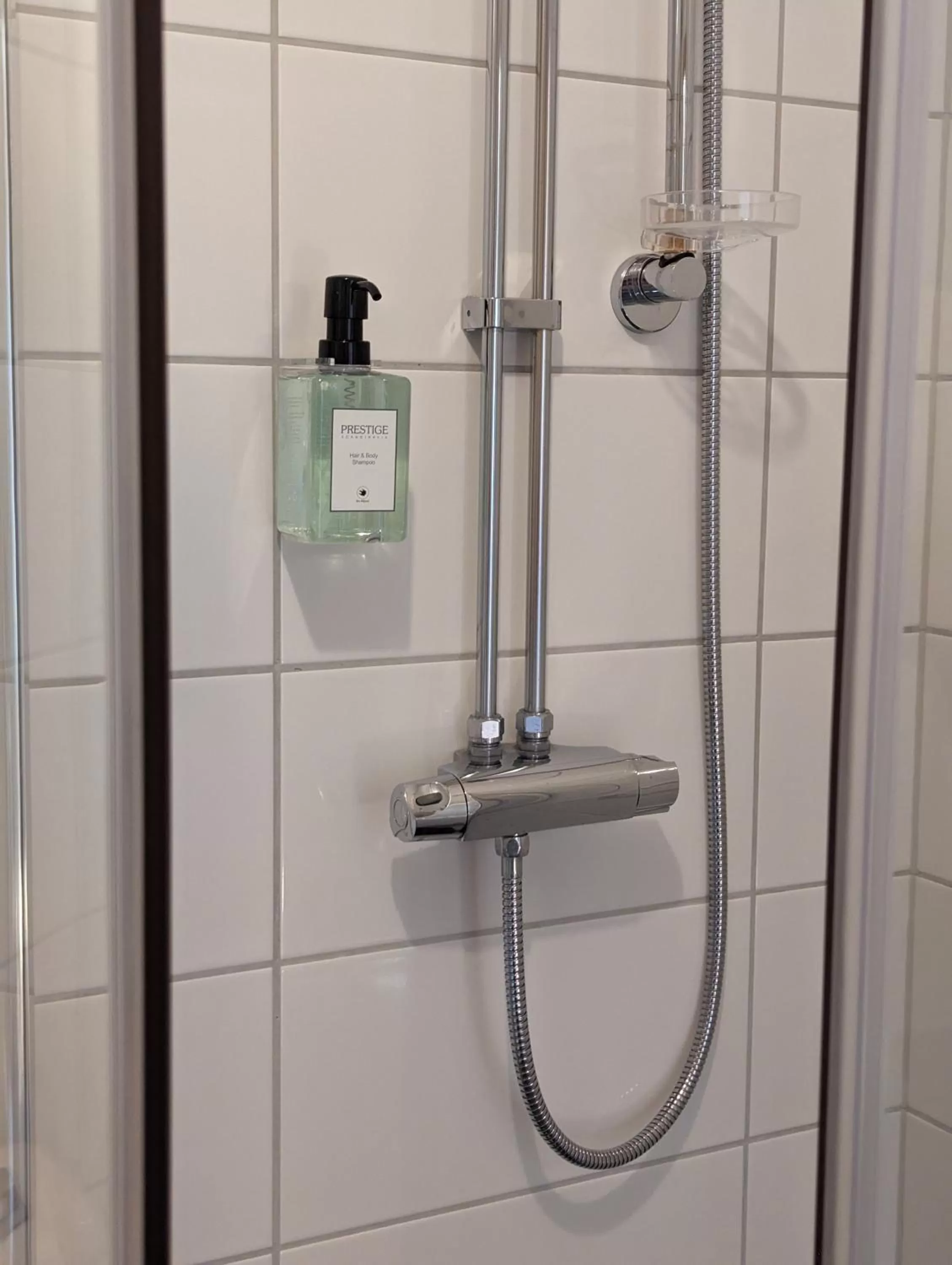 Shower in Hotell Bro
