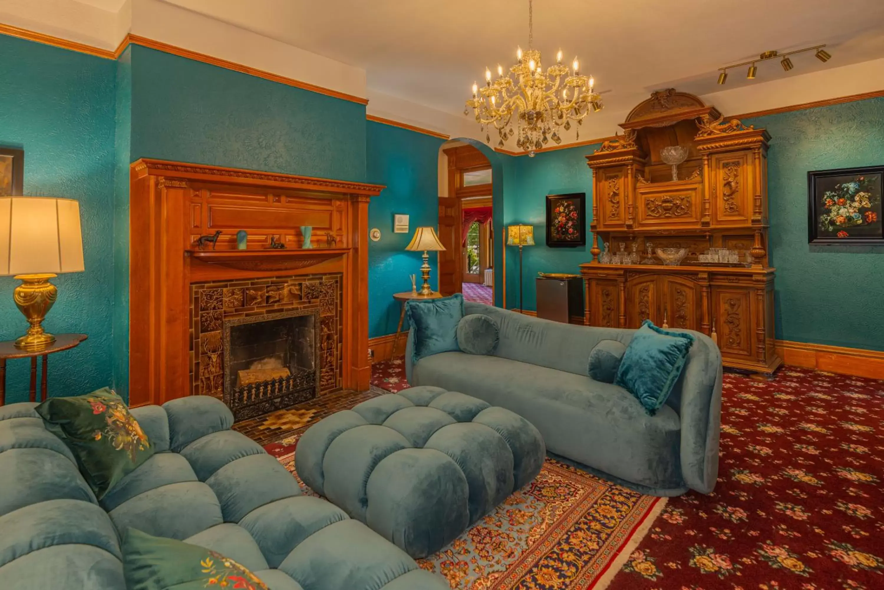 Living room, Seating Area in Orman Mansion - Pueblo's Most Luxurious Stay!