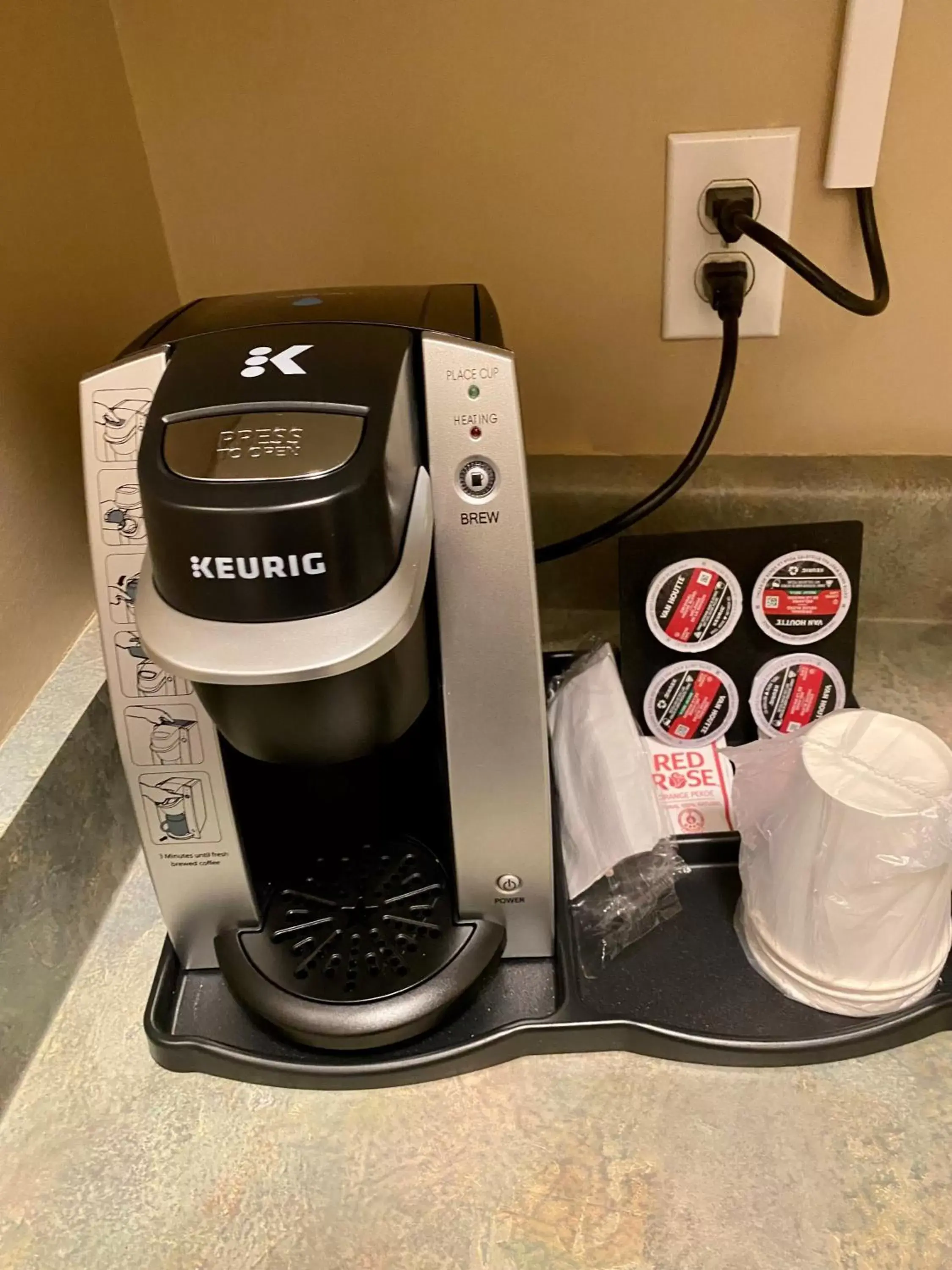 Coffee/tea facilities in Super 8 by Wyndham Edmonton South