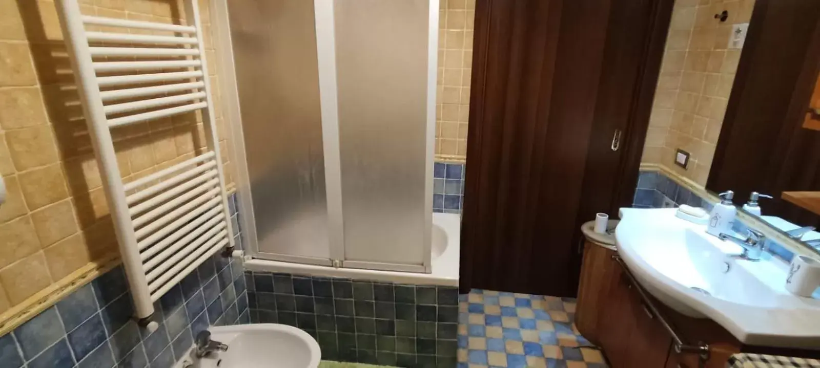 Bathroom in Mediterraneo Travel