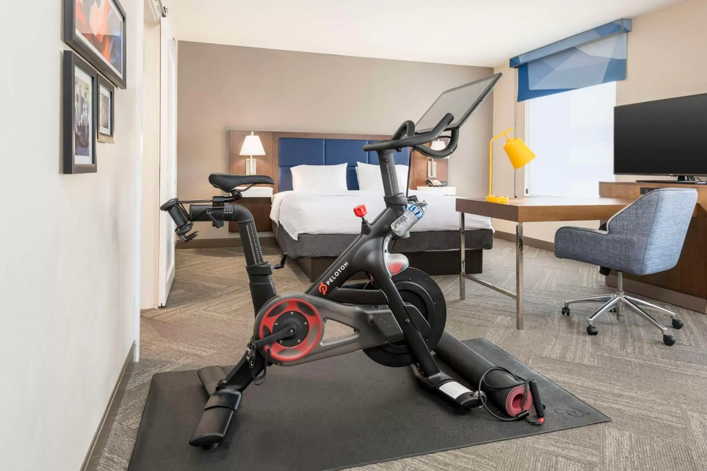 Bedroom, Fitness Center/Facilities in Hampton Inn & Suites Phoenix Downtown