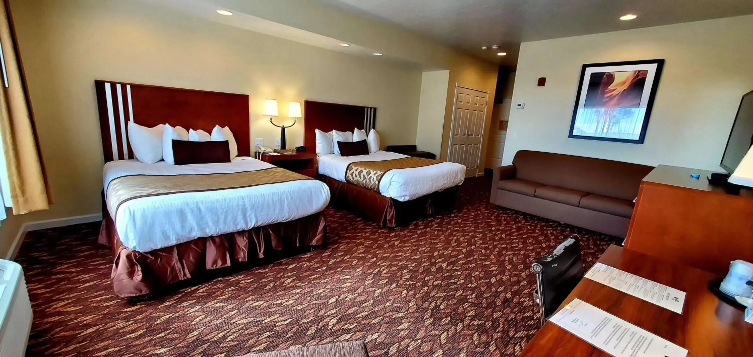 Photo of the whole room, Bed in Best Western Plus Northwoods Inn