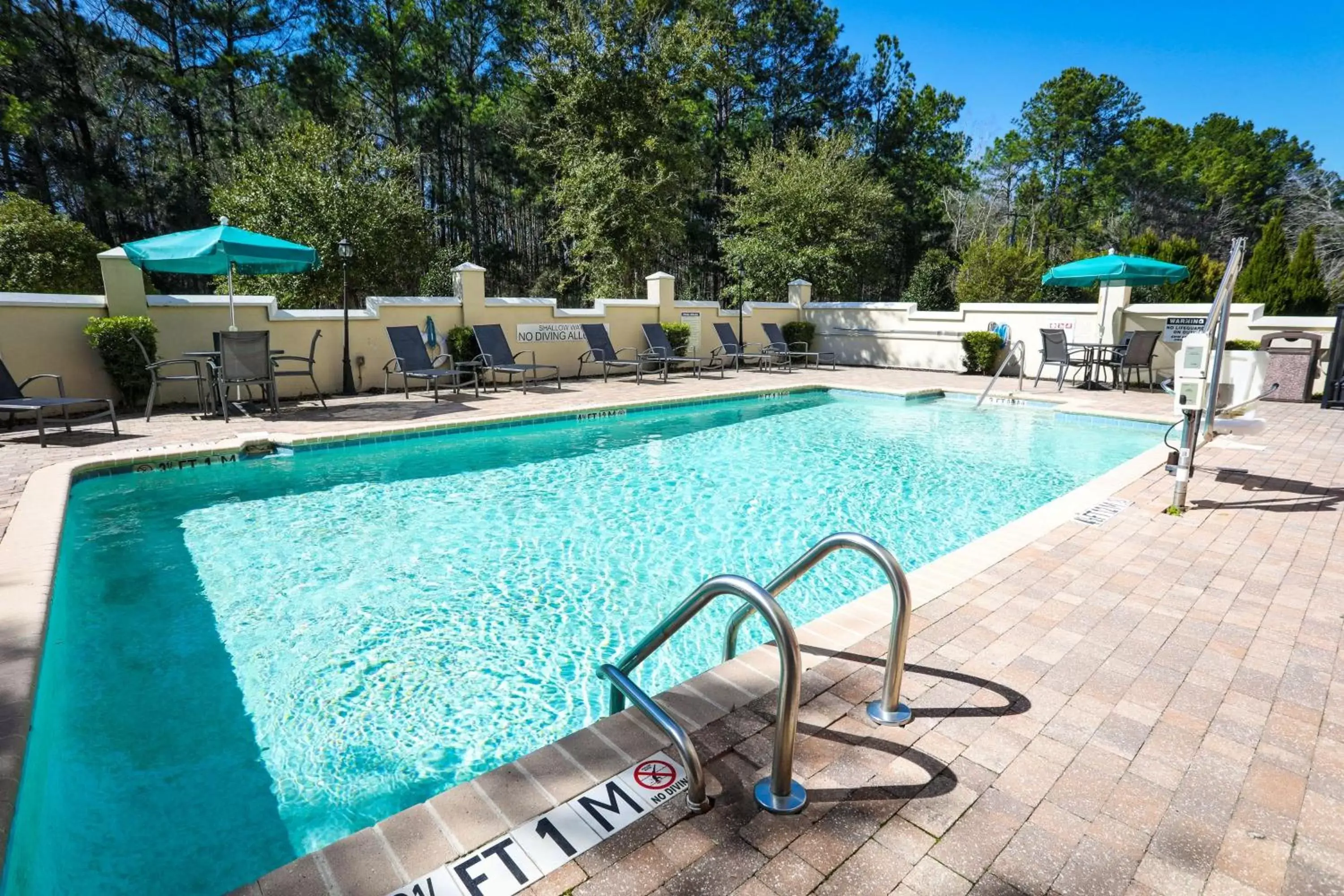 Swimming Pool in Fairfield Inn & Suites by Marriott Charleston North/Ashley Phosphate