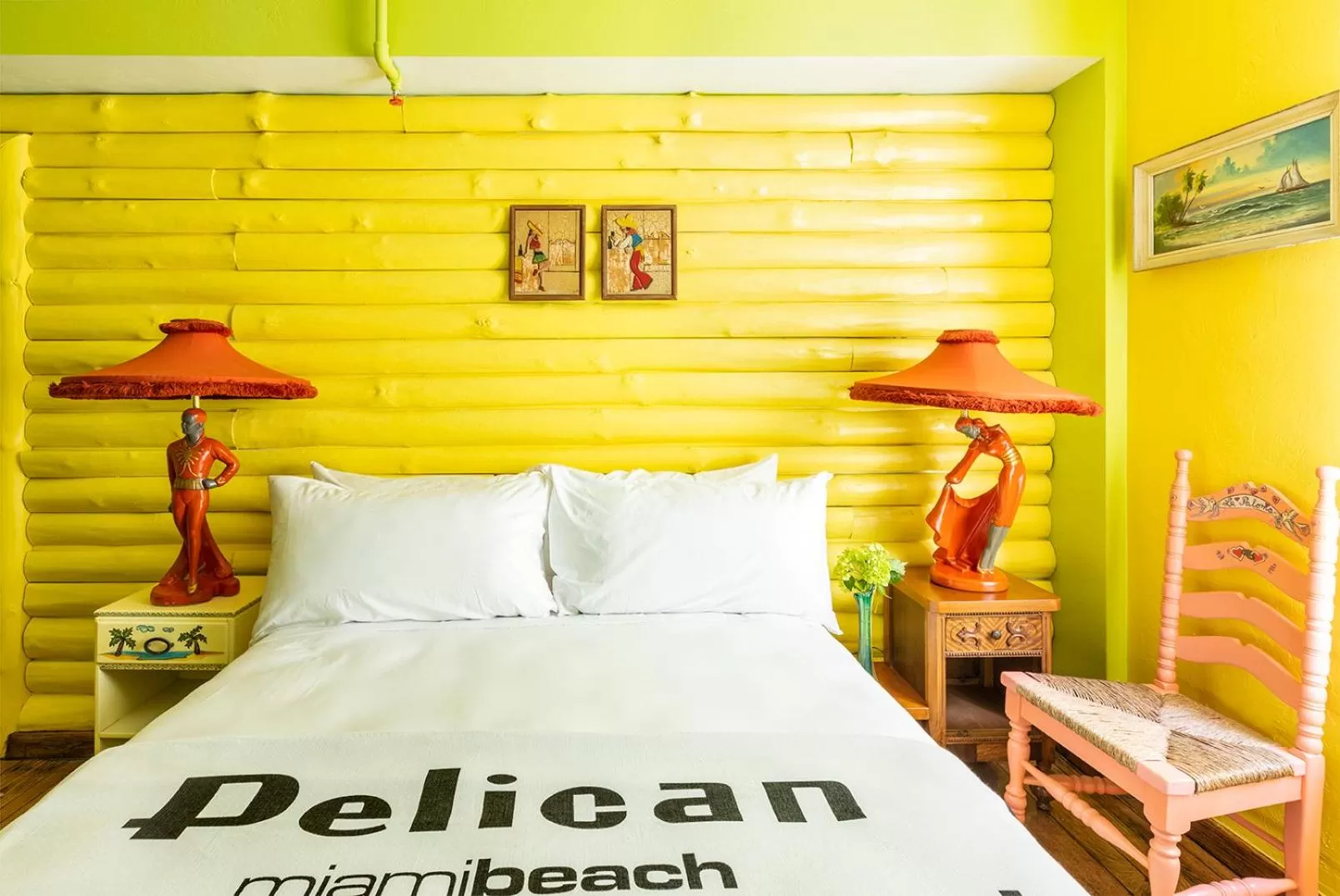 Photo of the whole room, Bed in Pelican Hotel