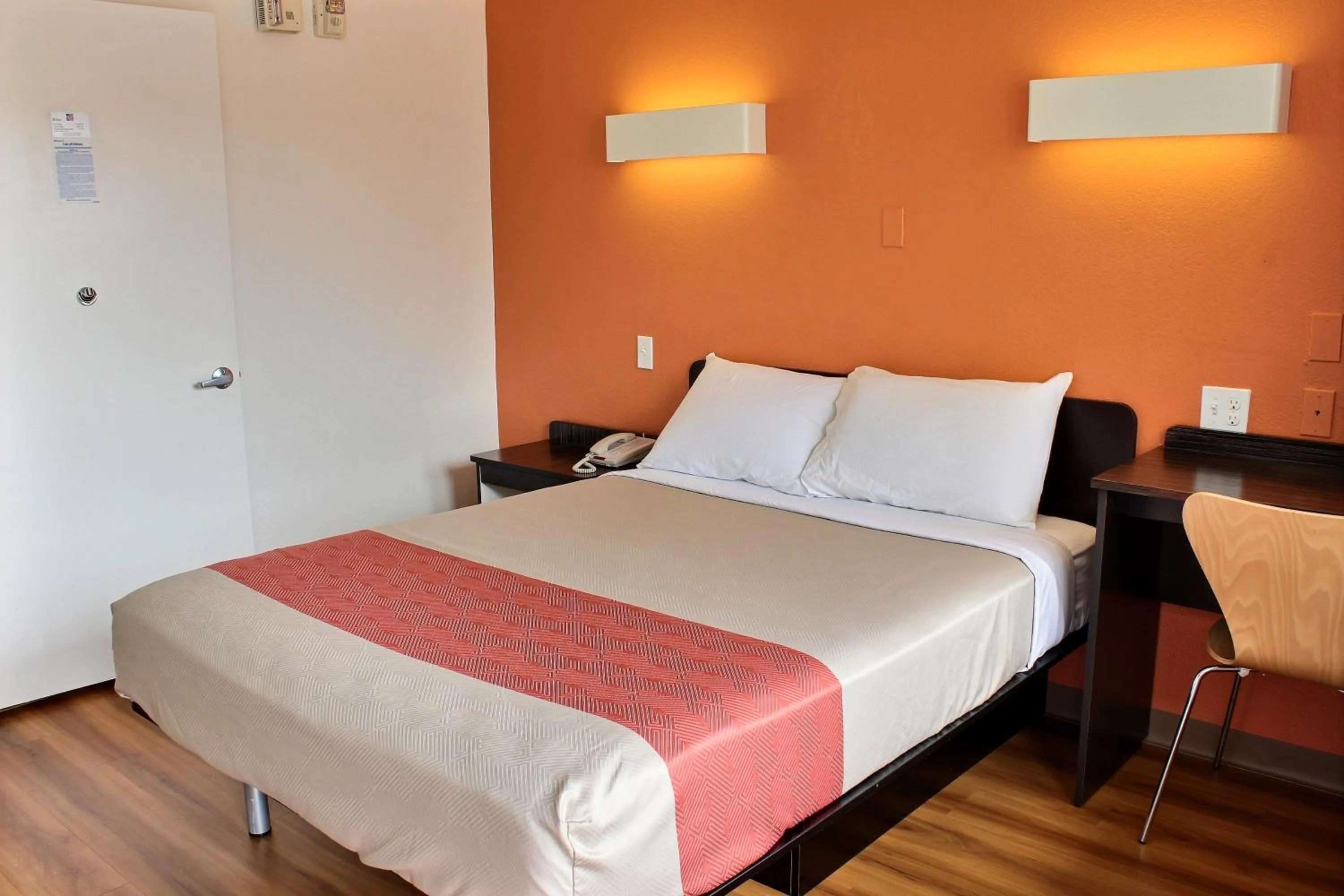 Bedroom, Bed in Motel 6-Pismo Beach, CA