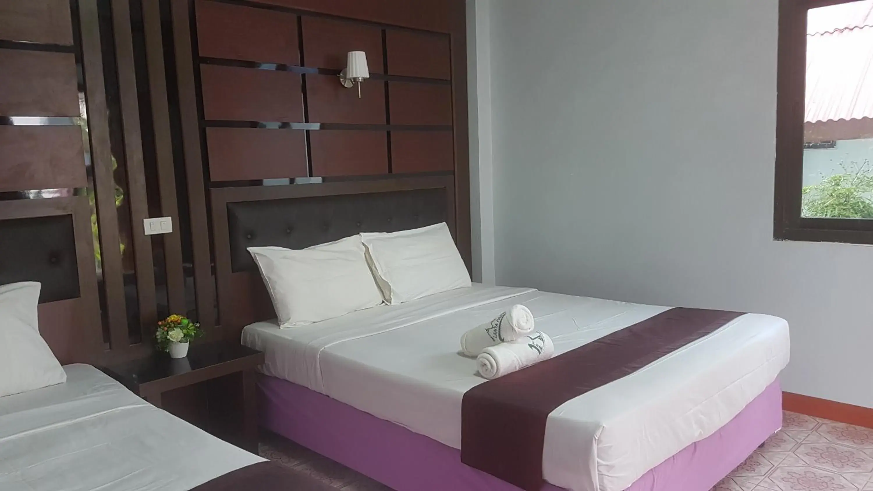 Photo of the whole room, Bed in Lanta Paradise Beach Resort