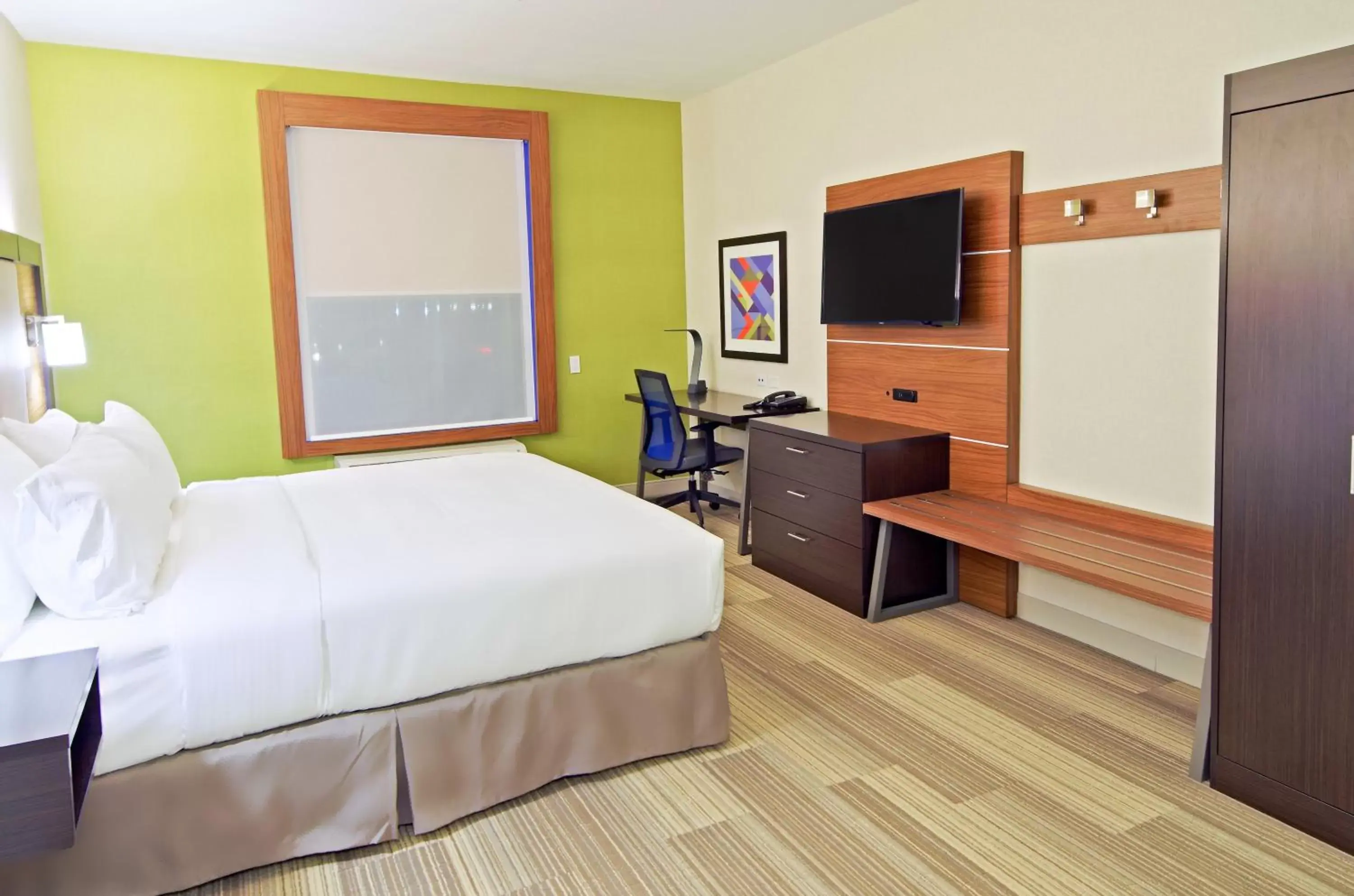 Photo of the whole room, TV/Entertainment Center in Holiday Inn Express & Suites - Phoenix North - Scottsdale, an IHG Hotel