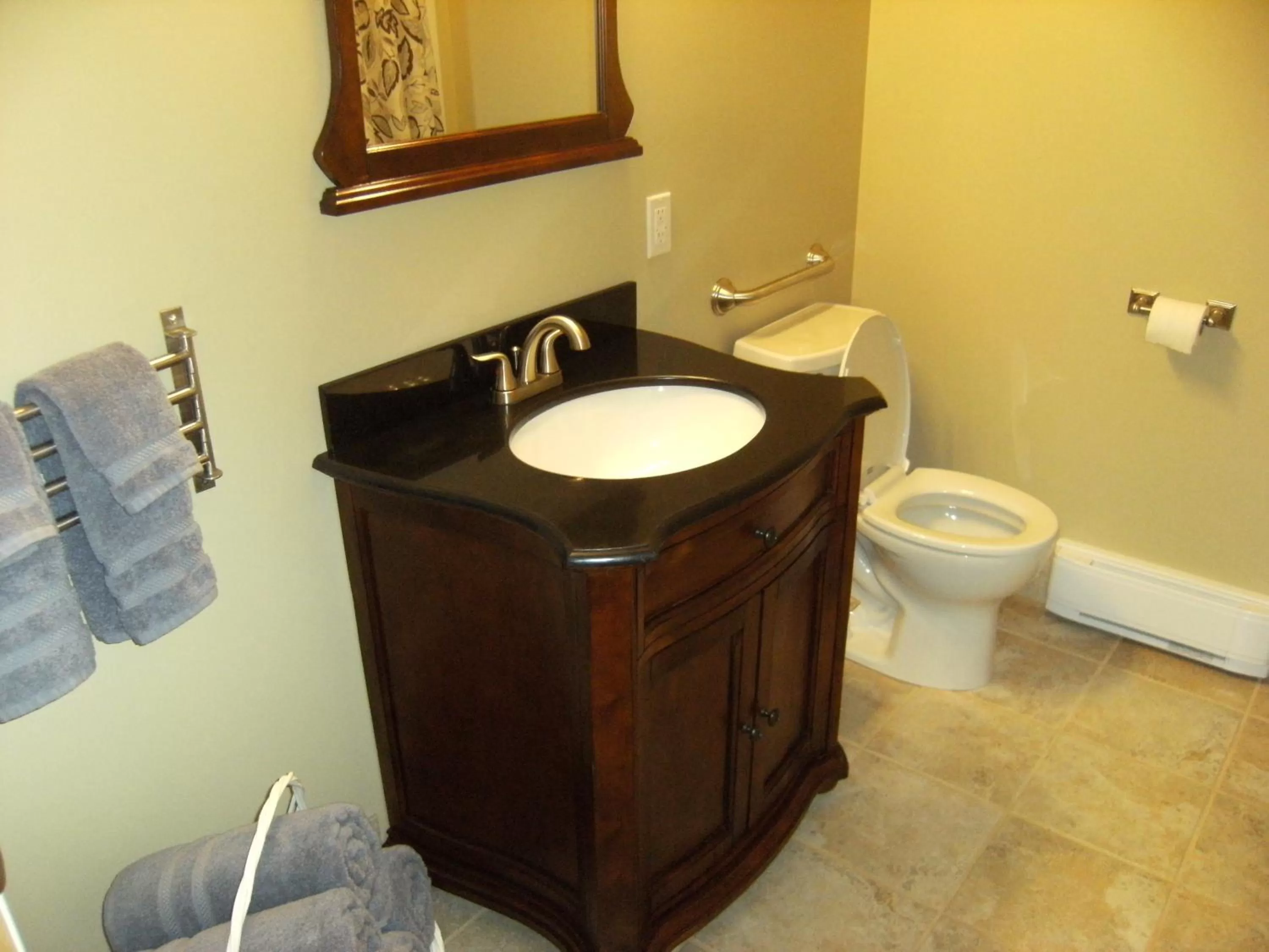 Bathroom in Parkside Inn