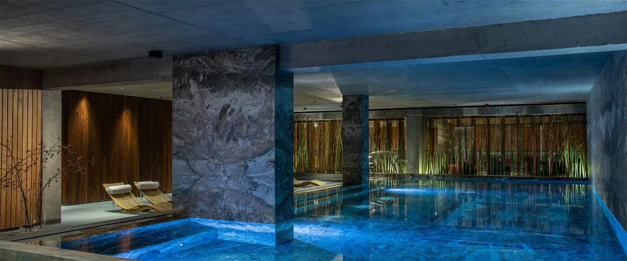 Swimming Pool in Hotel Warszawa
