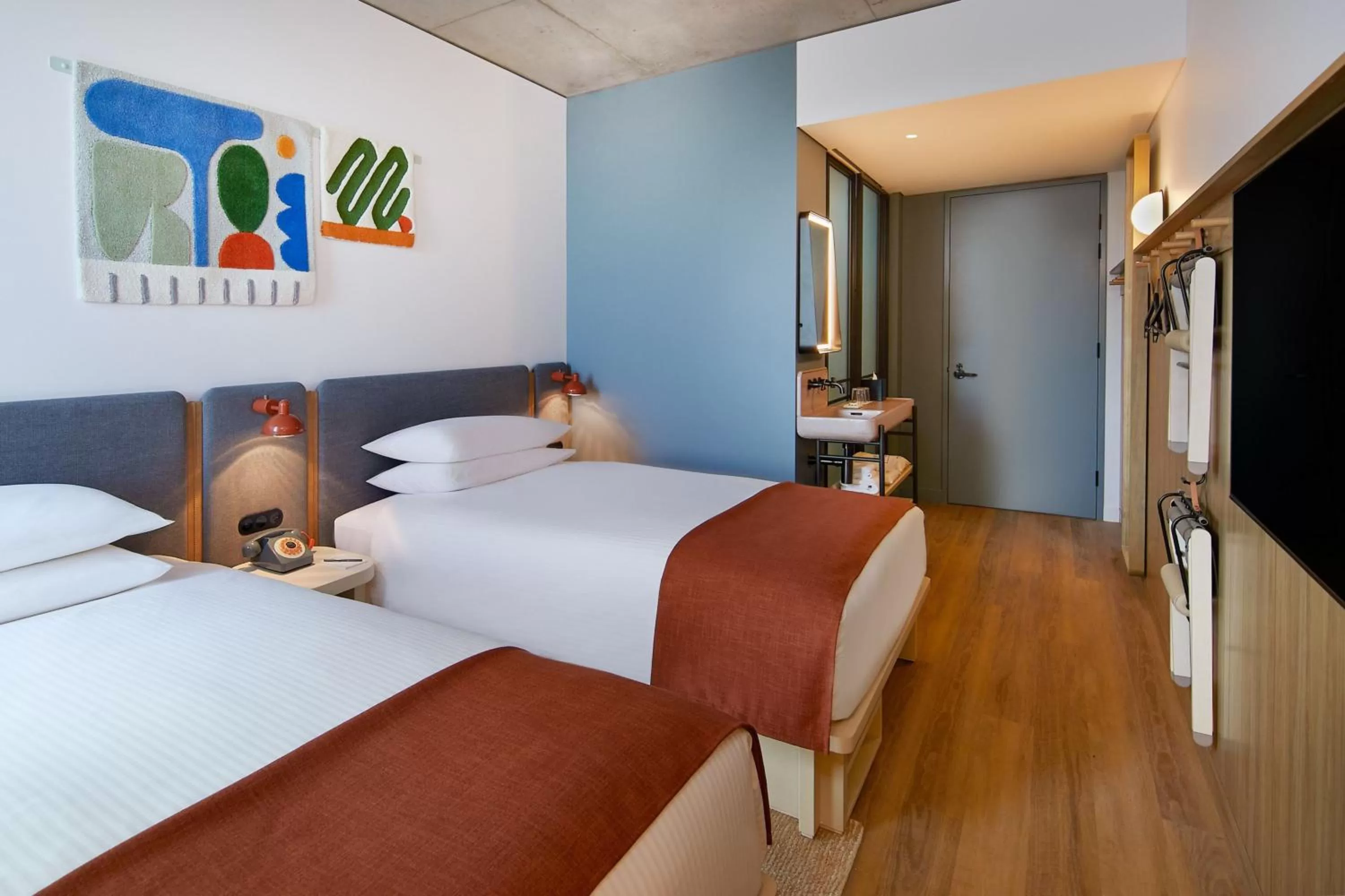 Photo of the whole room, Bed in Moxy Sydney Airport