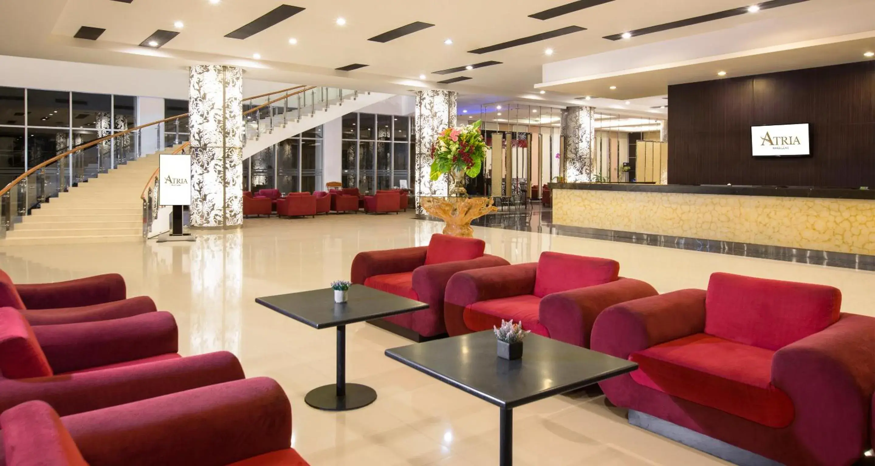 Lobby or reception, Lounge/Bar in Atria Hotel Magelang