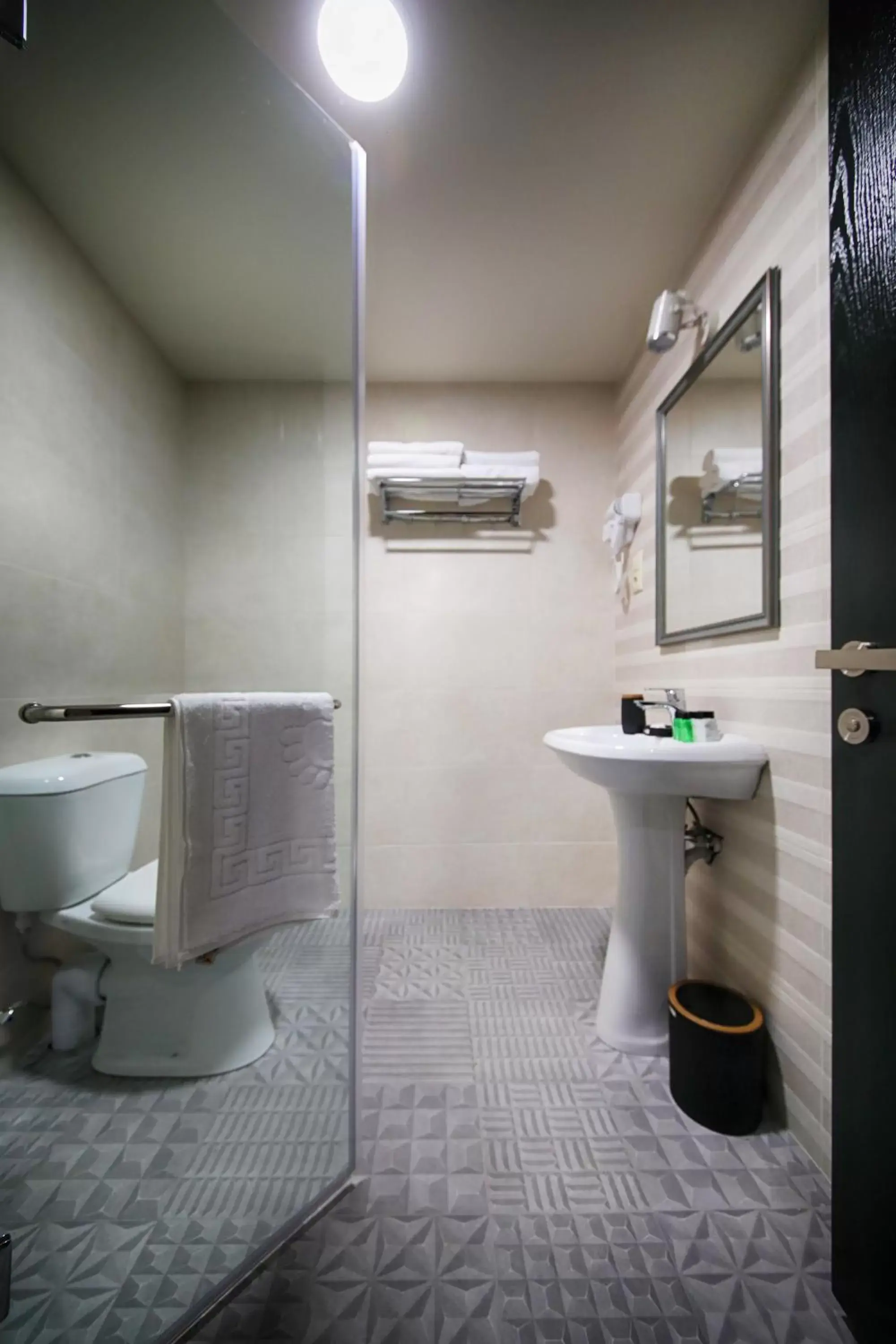 Bathroom in Hotel InnDigo in Kutaisi Bathroom in Hotel InnDigo in Kutaisi