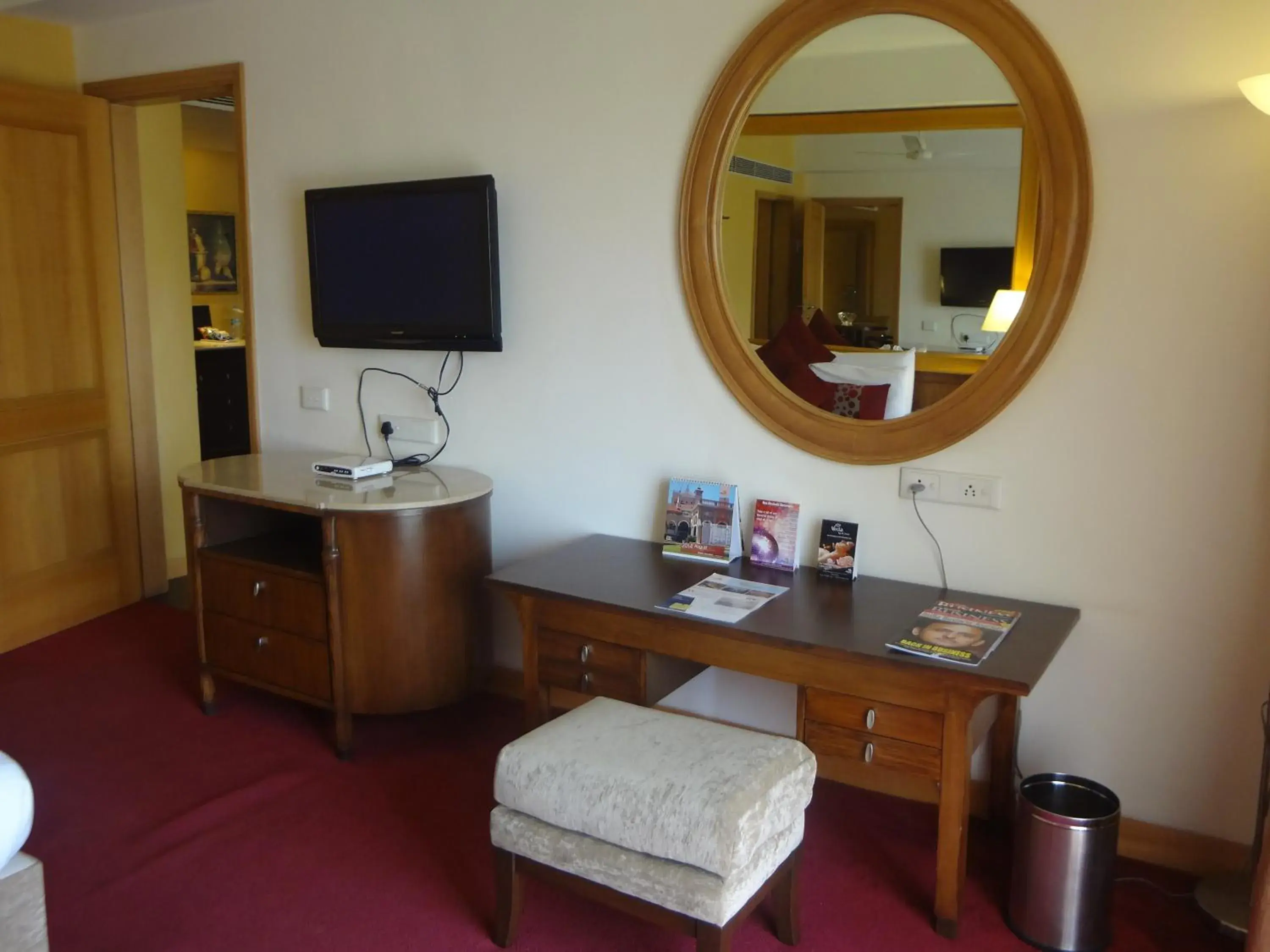 Bedroom, TV/Entertainment Center in Pride Plaza Hotel, Ahmedabad