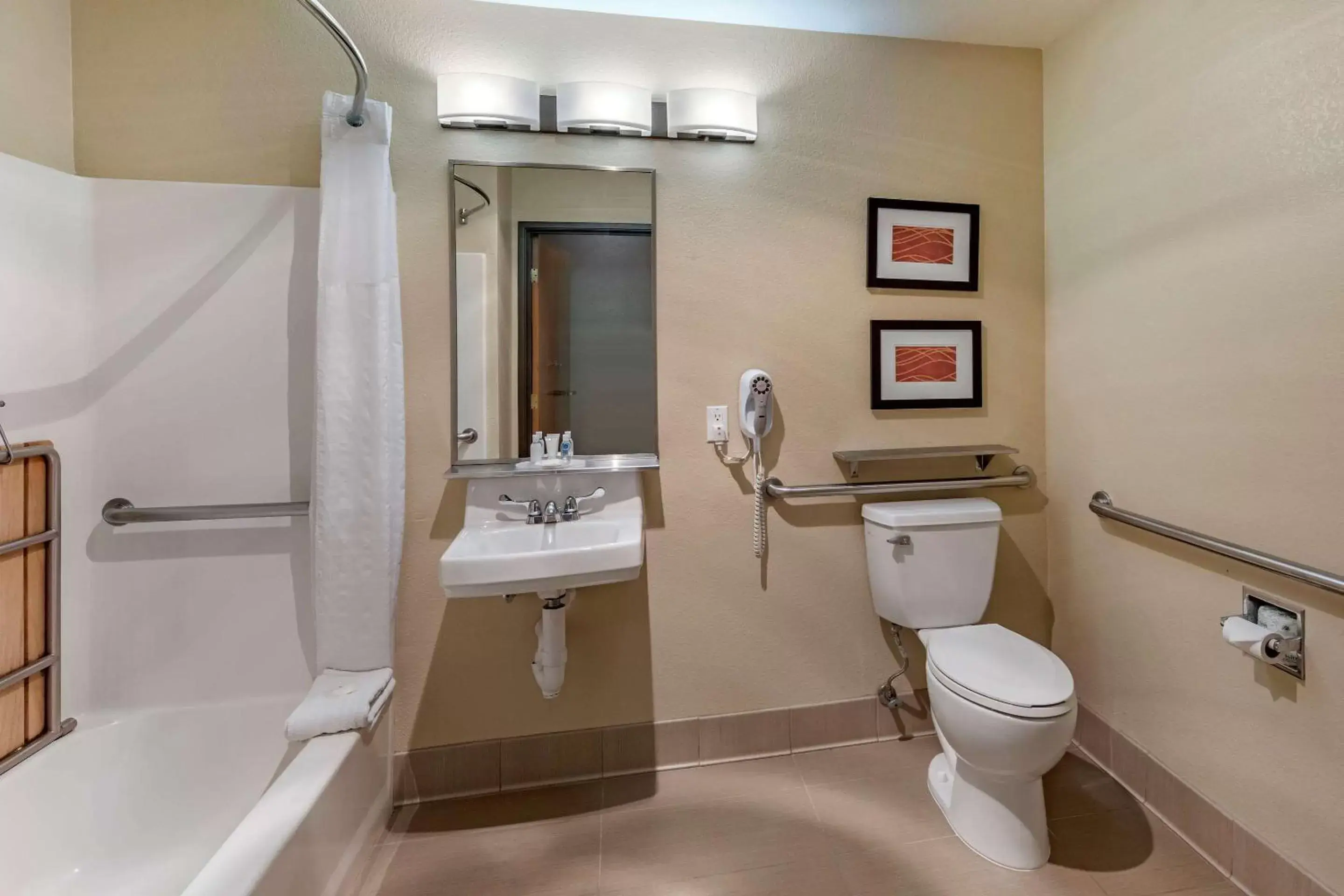 Bathroom in Comfort Inn Fontana