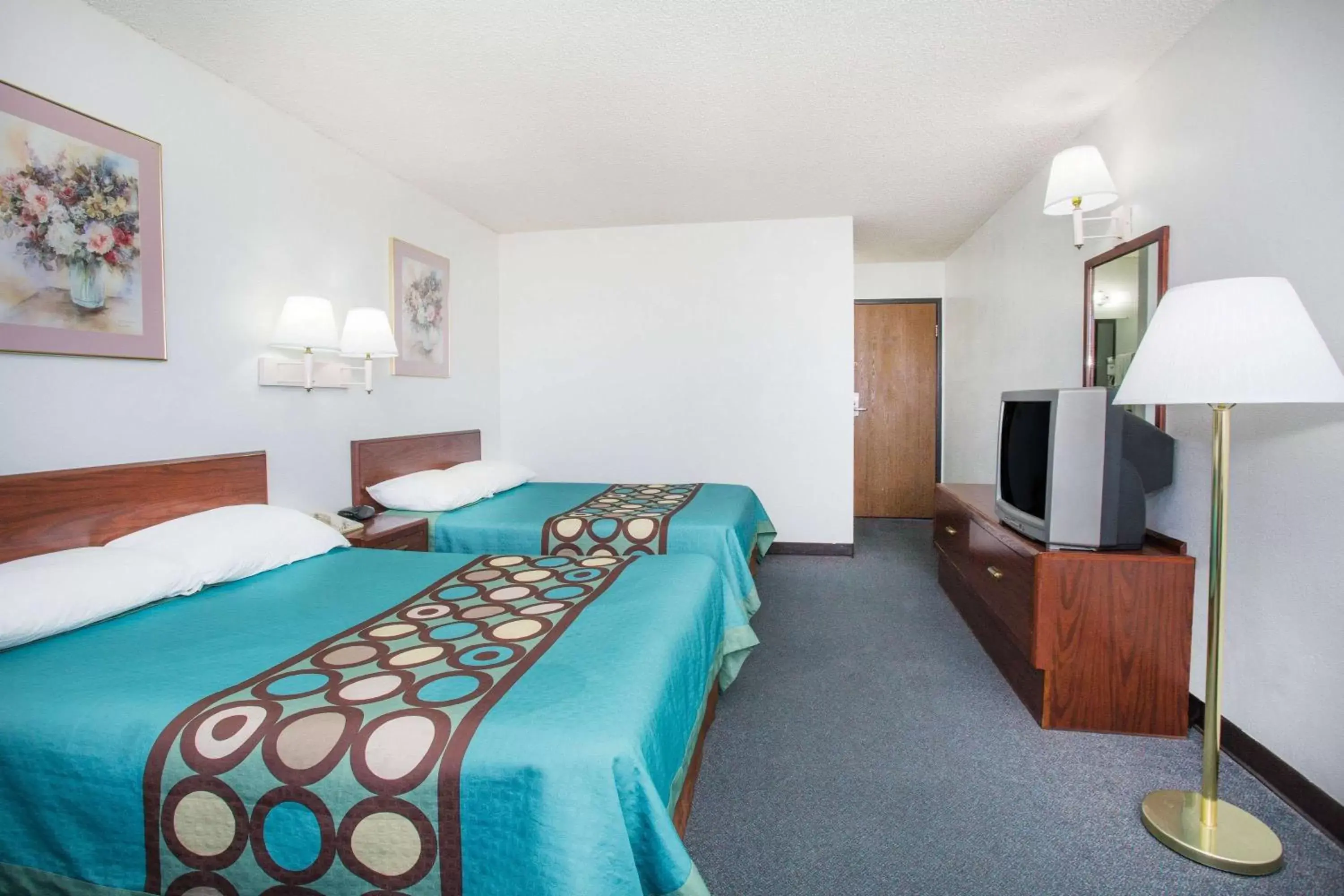 Photo of the whole room, Bed in Super 8 by Wyndham Limon