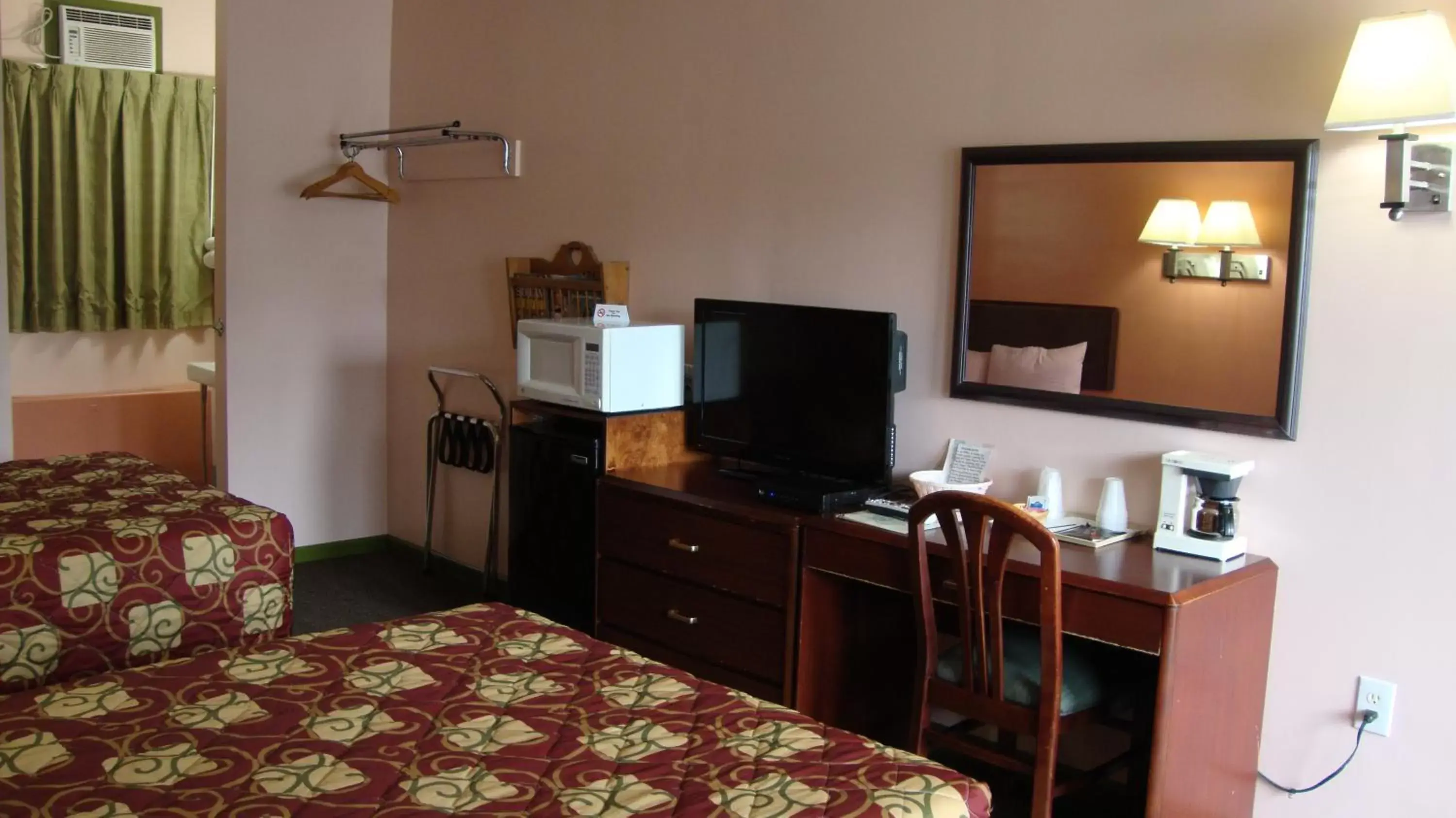 Area and facilities, TV/Entertainment Center in Pinconning Trail Inn Motel