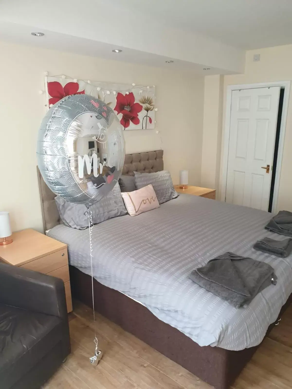 Bed in The Winter Garden Suites Bed in The Winter Garden Suites