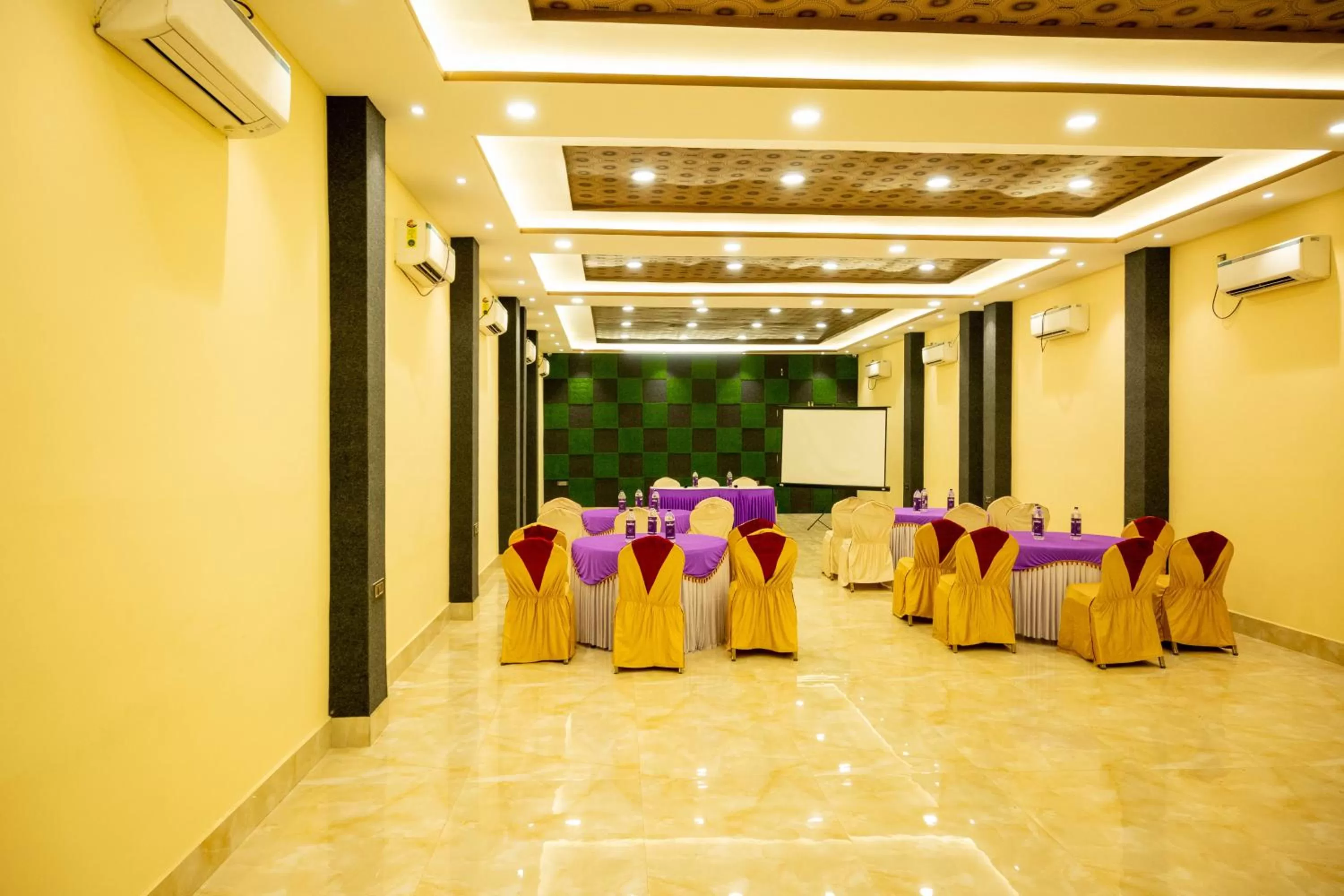 Property building, Banquet Facilities in Vinayak Bhavan By Vinayak Hotels