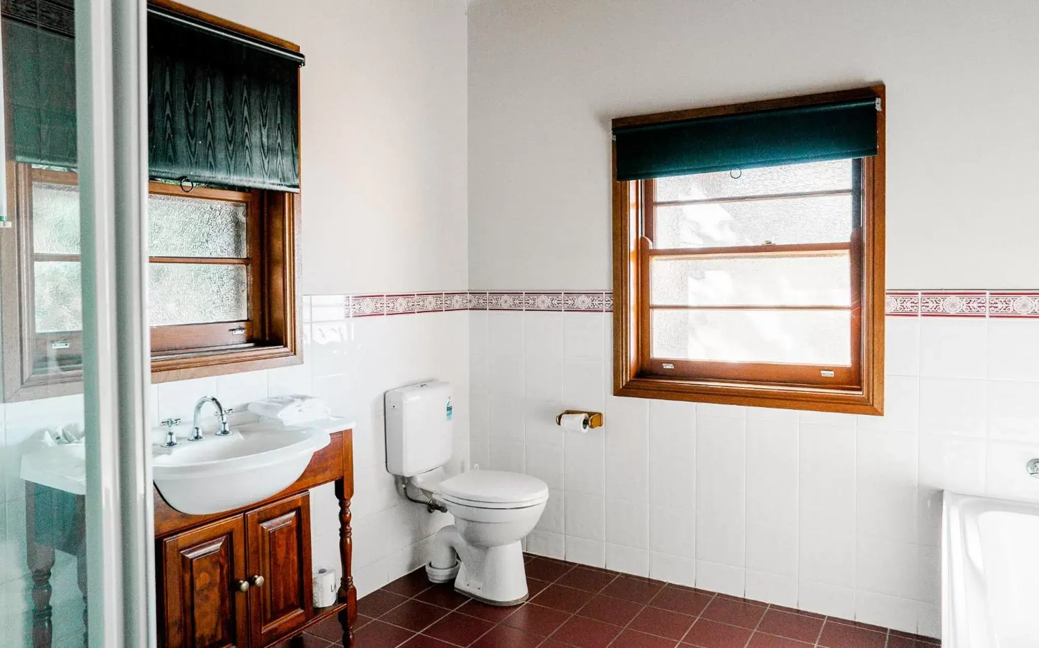 Toilet, Bathroom in The Henry Parkes Tenterfield