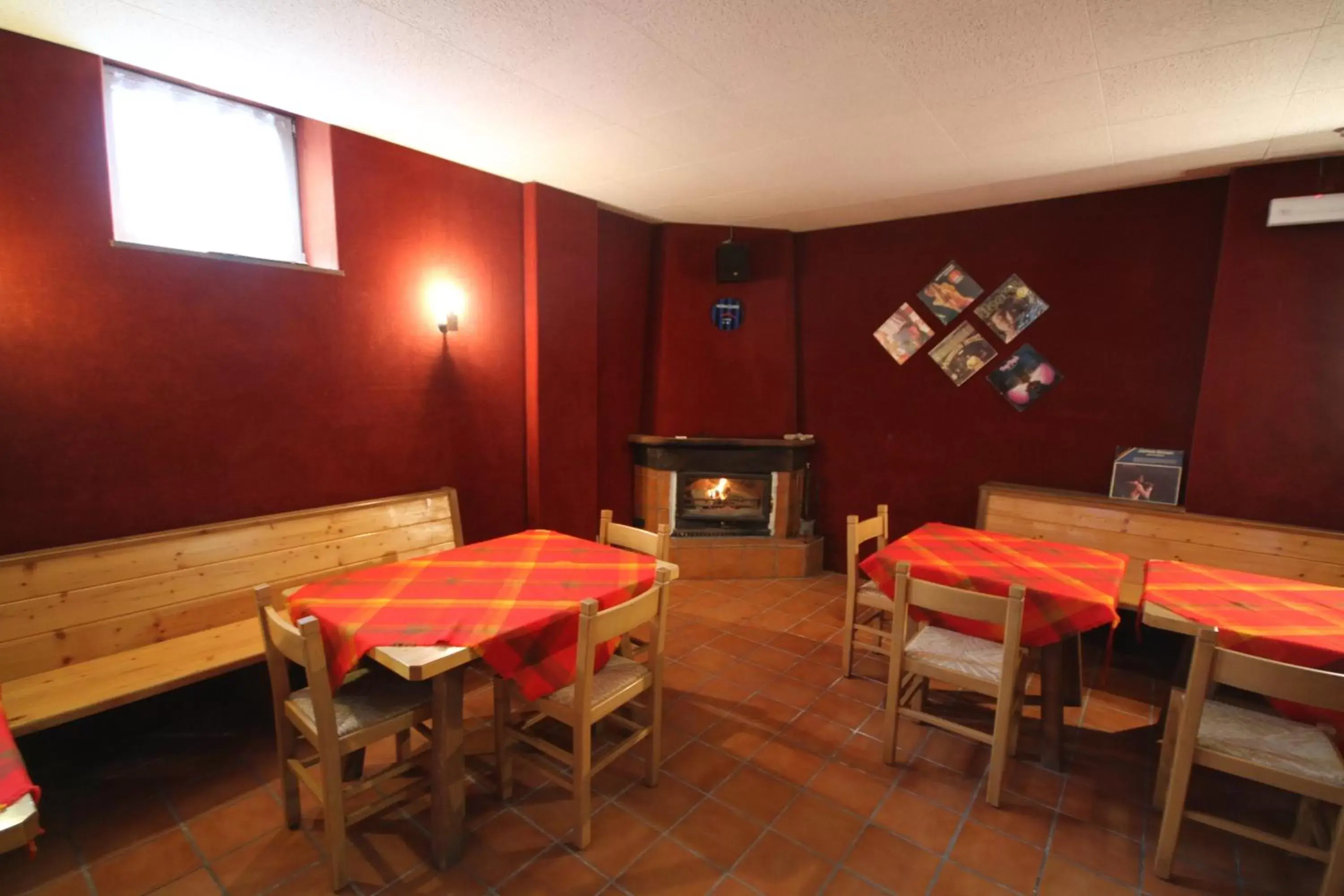Karaoke, Restaurant/Places to Eat in Locanda La Ruscoletta