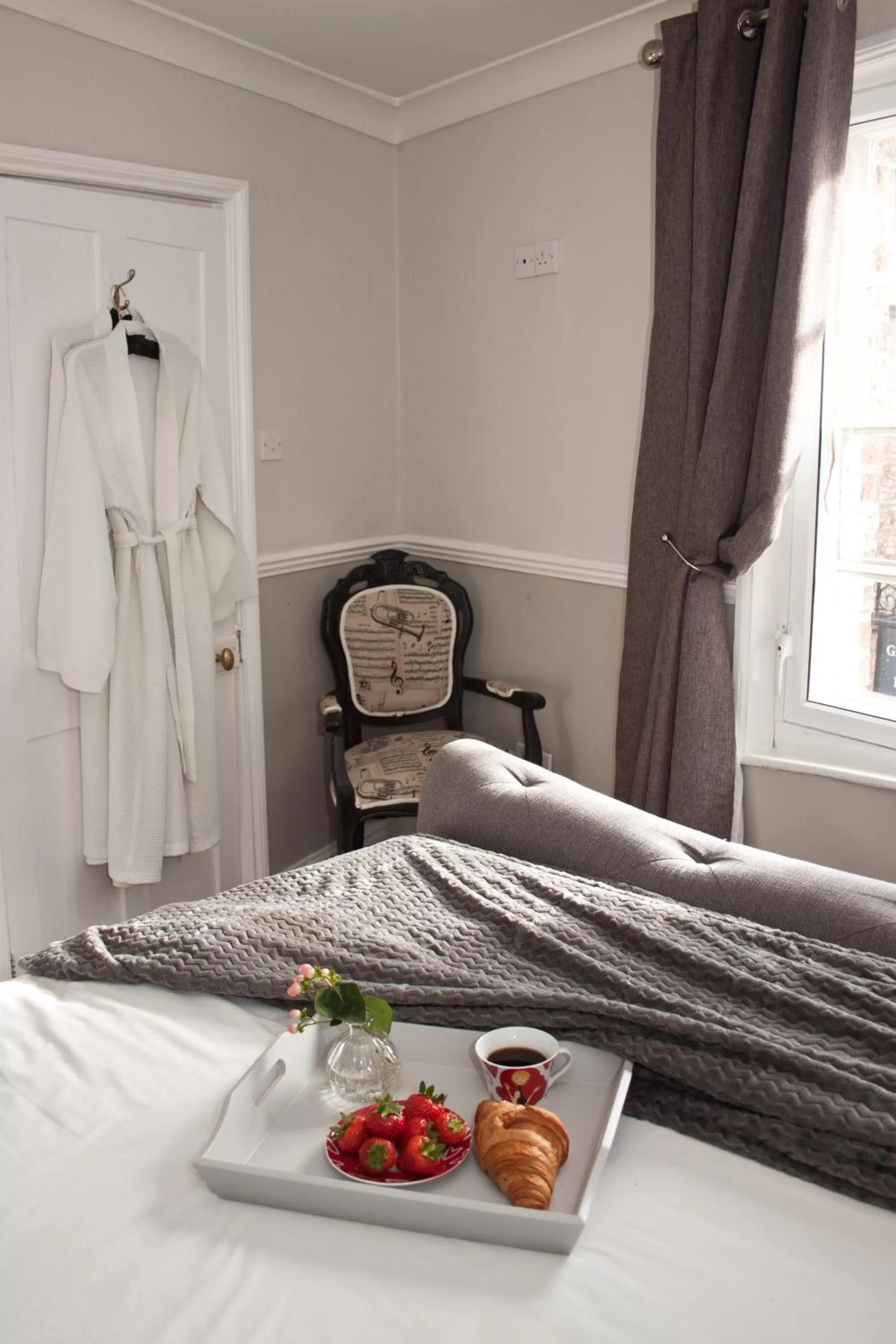 Bedroom, Bed in Goodramgate Apartments