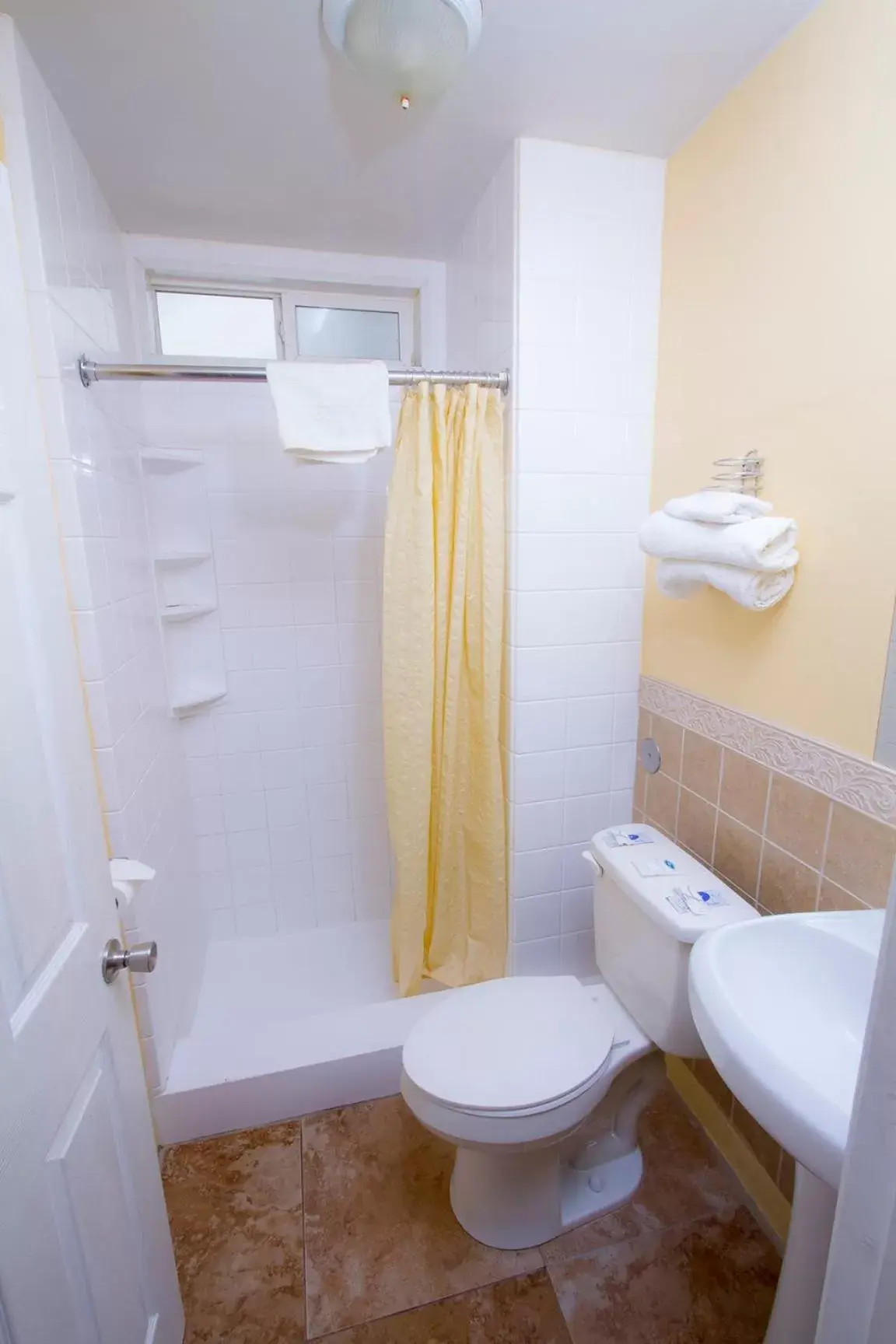 Bathroom in Mission Bell Motel