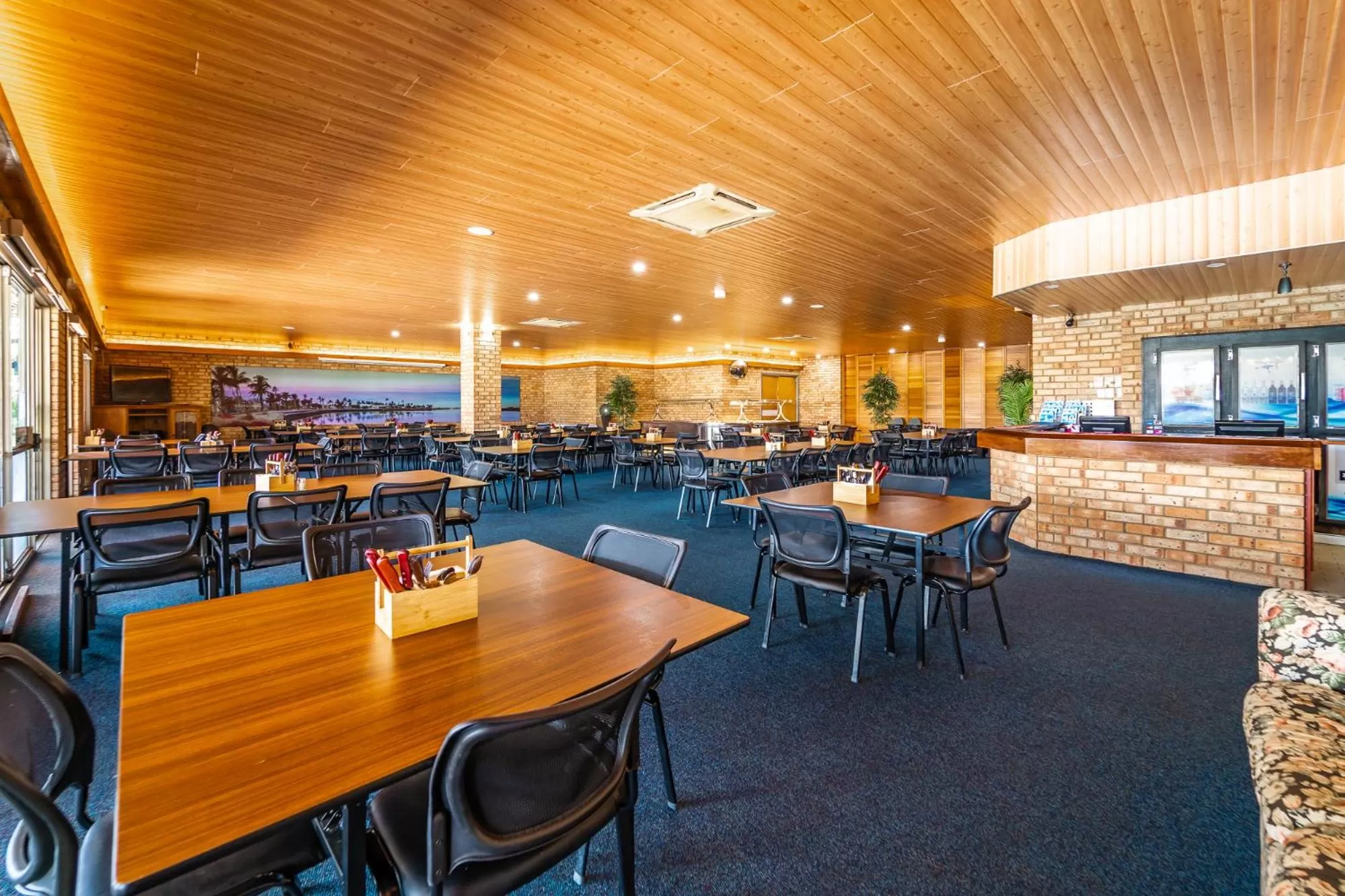 Restaurant/places to eat in Carnarvon Motel
