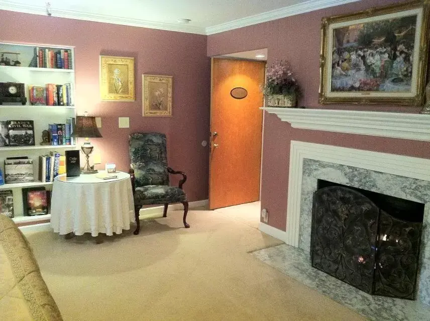 Bedroom in Brookside Mountain Mist Inn