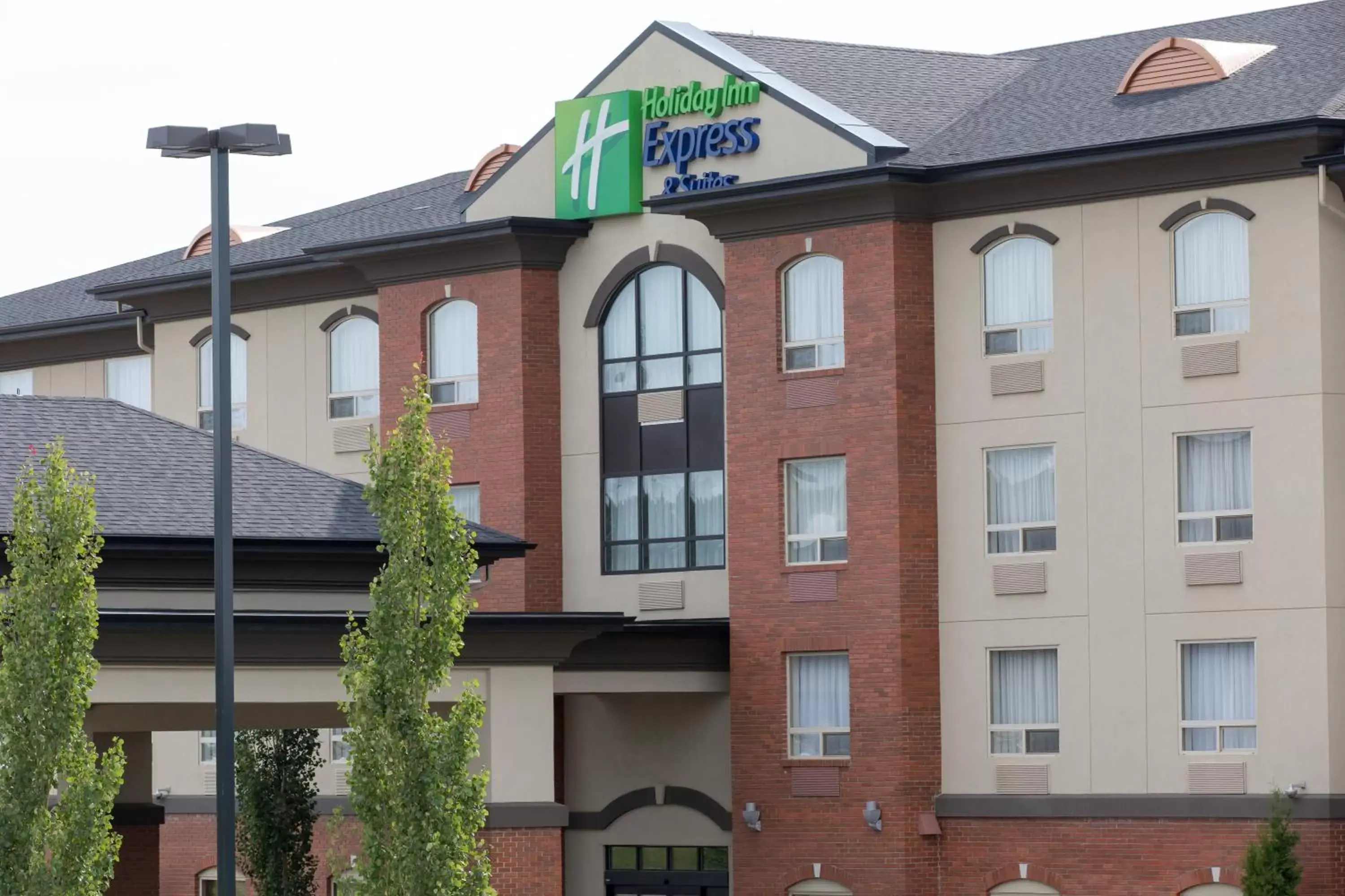 Property Building in Holiday Inn Express & Suites Drayton Valley, an IHG Hotel