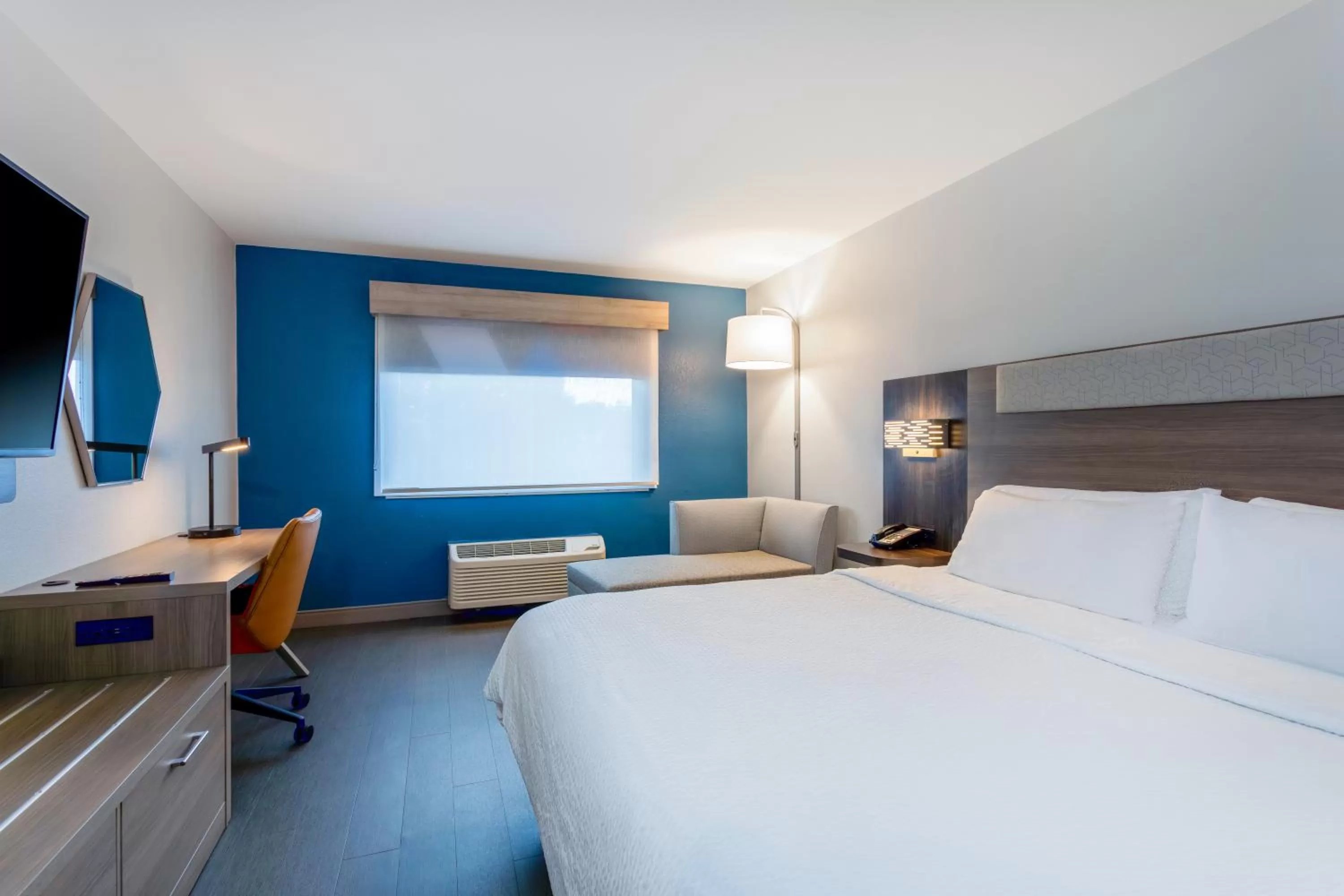 Bed in Holiday Inn Express Hotel Clearwater East - ICOT Center by IHG