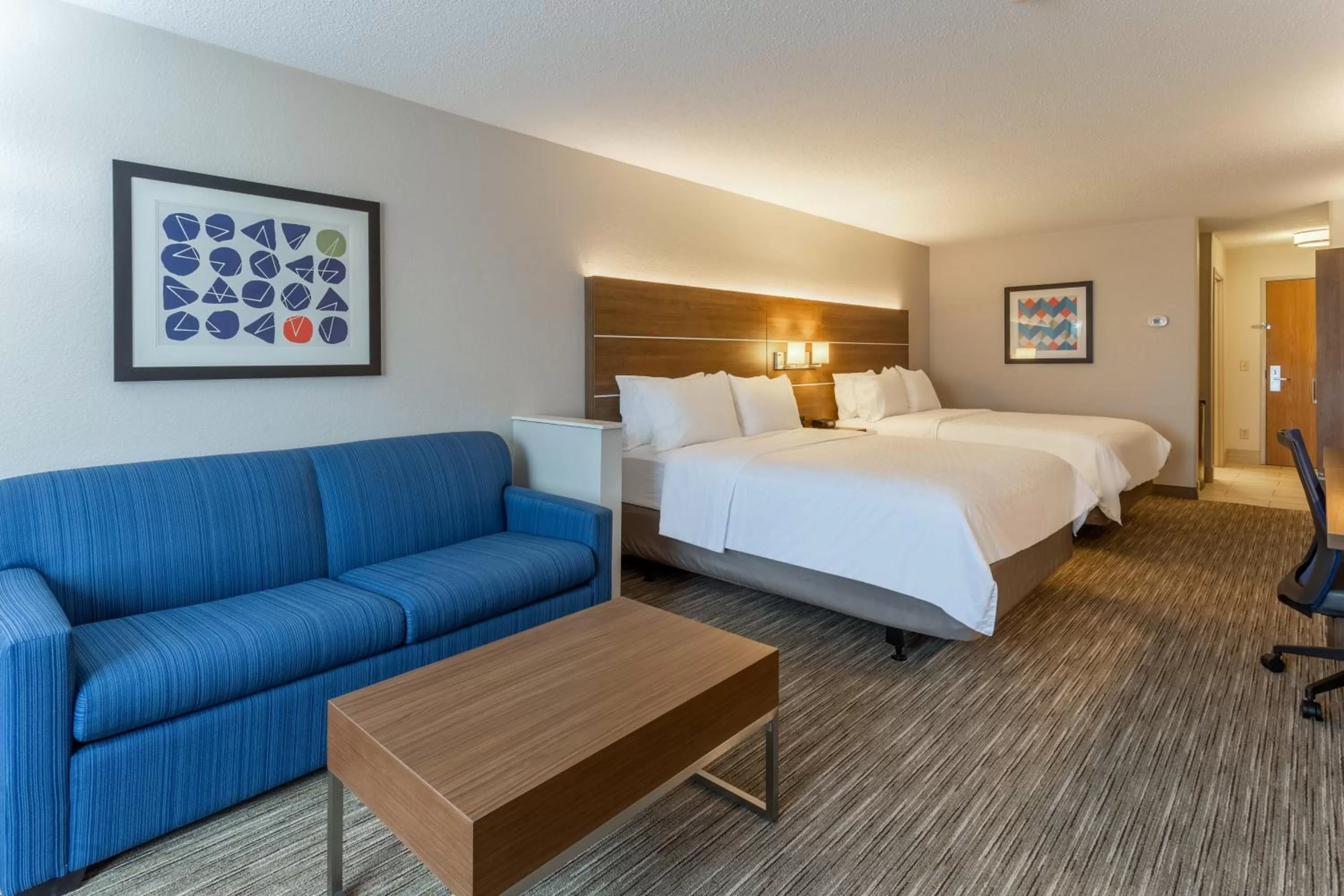 Photo of the whole room, Bed in Holiday Inn Express &amp; Suites O&#x27;Fallon-Shiloh by IHG