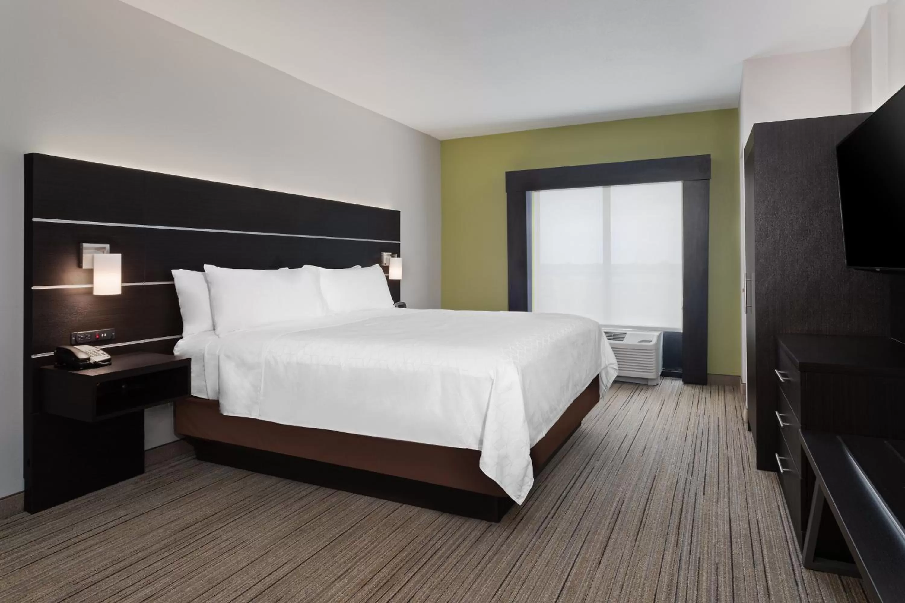 Bedroom, Bed in Holiday Inn Express & Suites Lake Placid by IHG