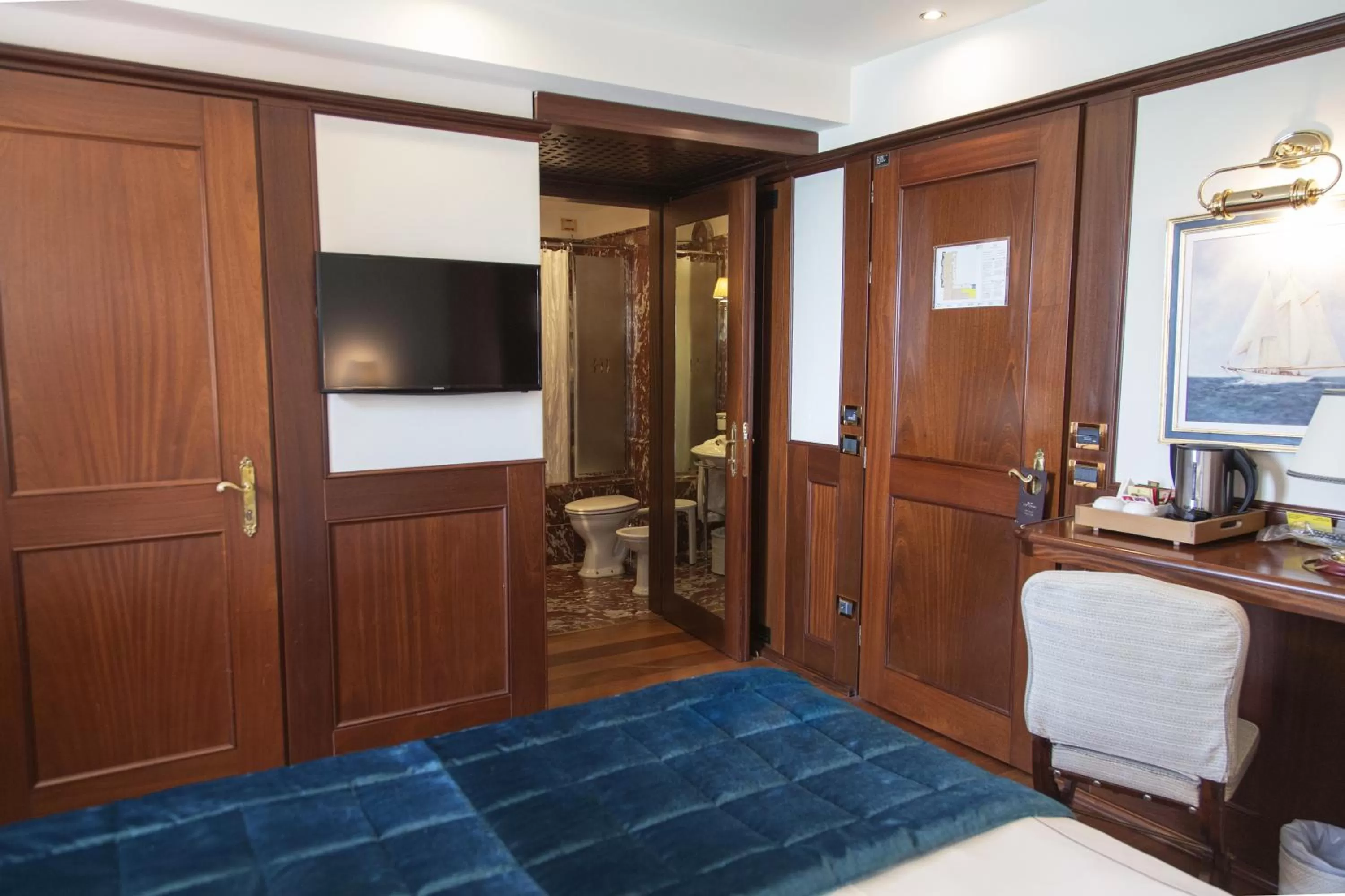 TV and multimedia in Hotel Bucintoro