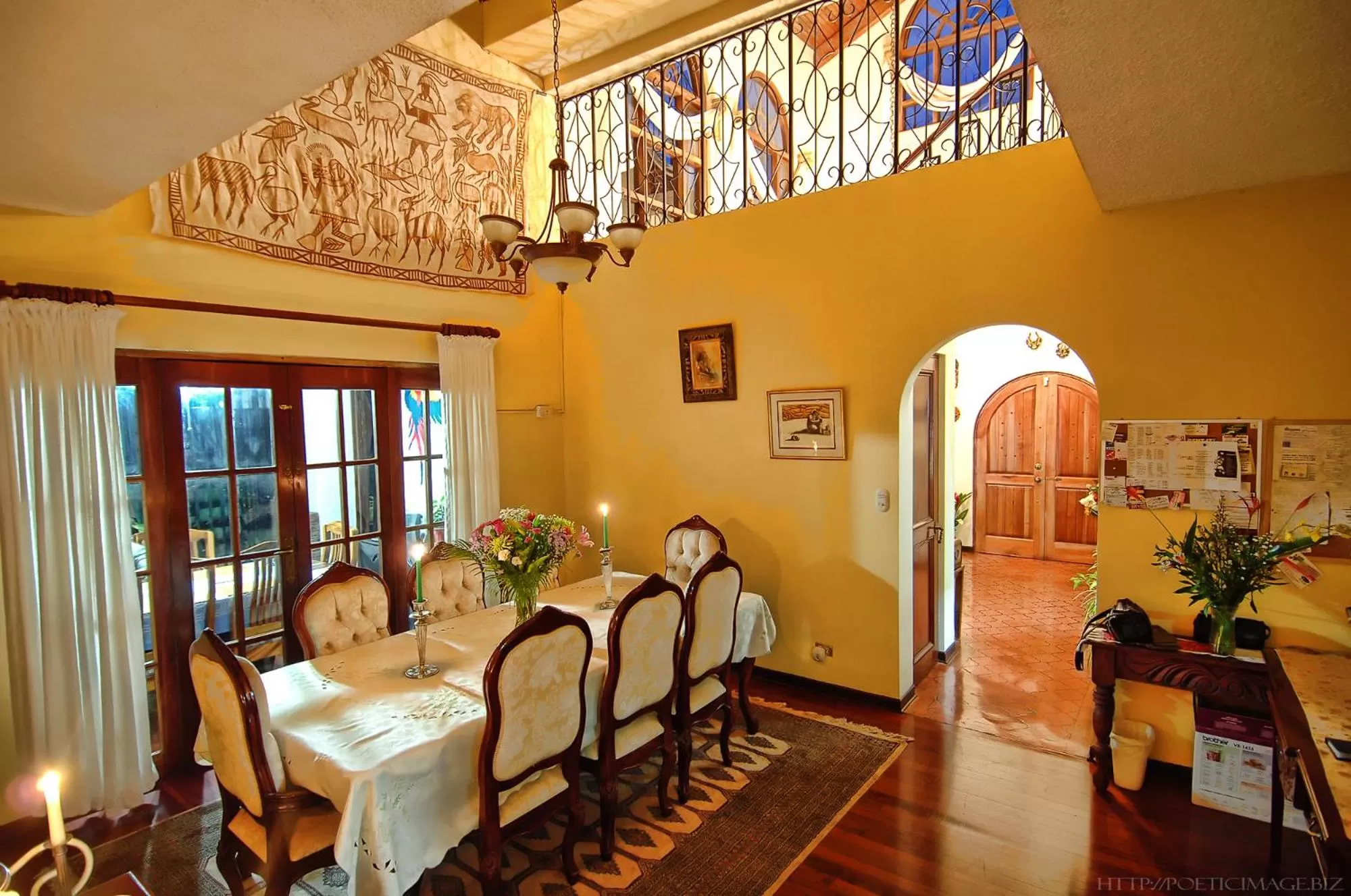 Dining area in Cariari Bed & Breakfast