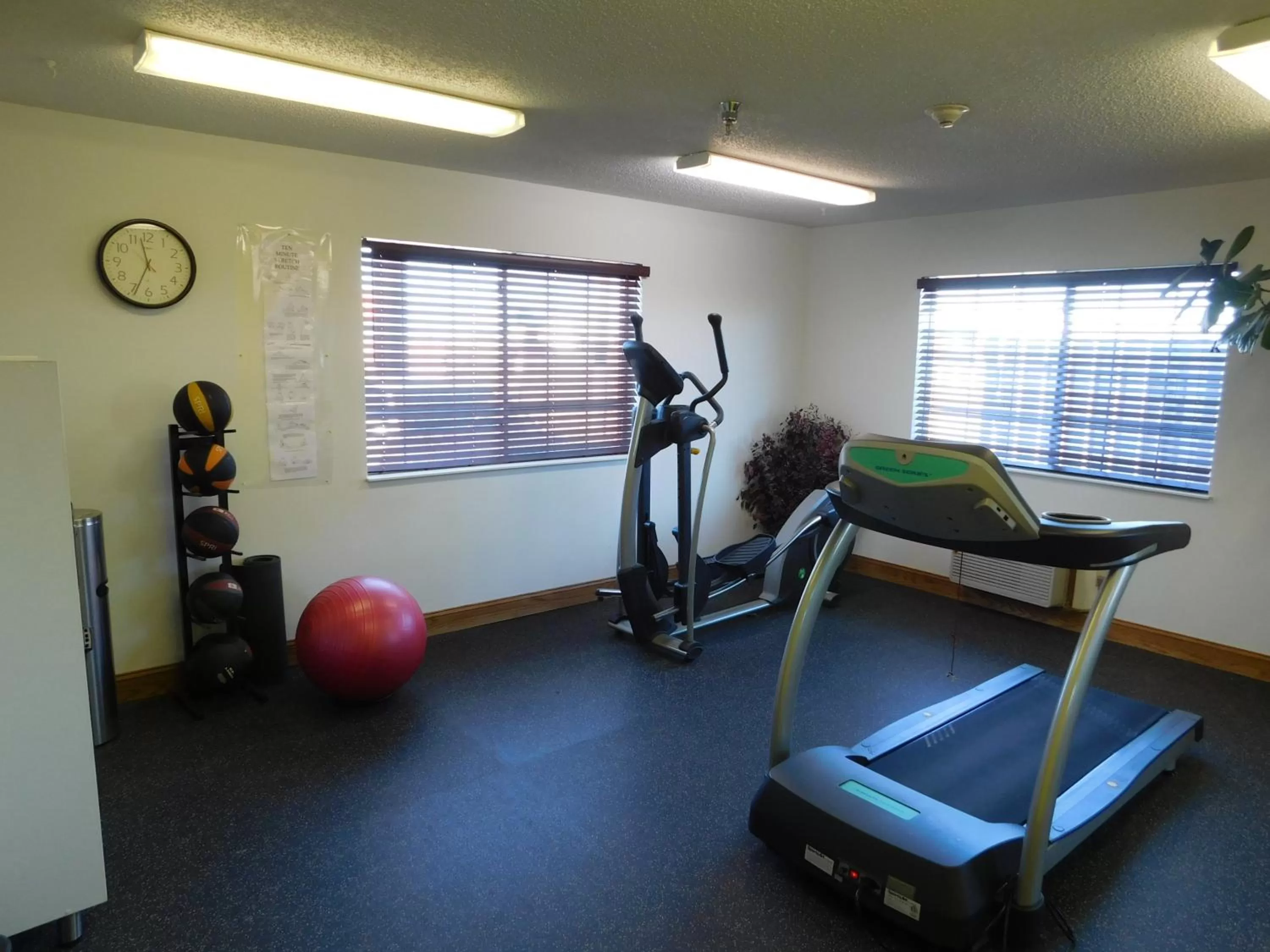 Fitness centre/facilities in Days Inn by Wyndham Lexington NE