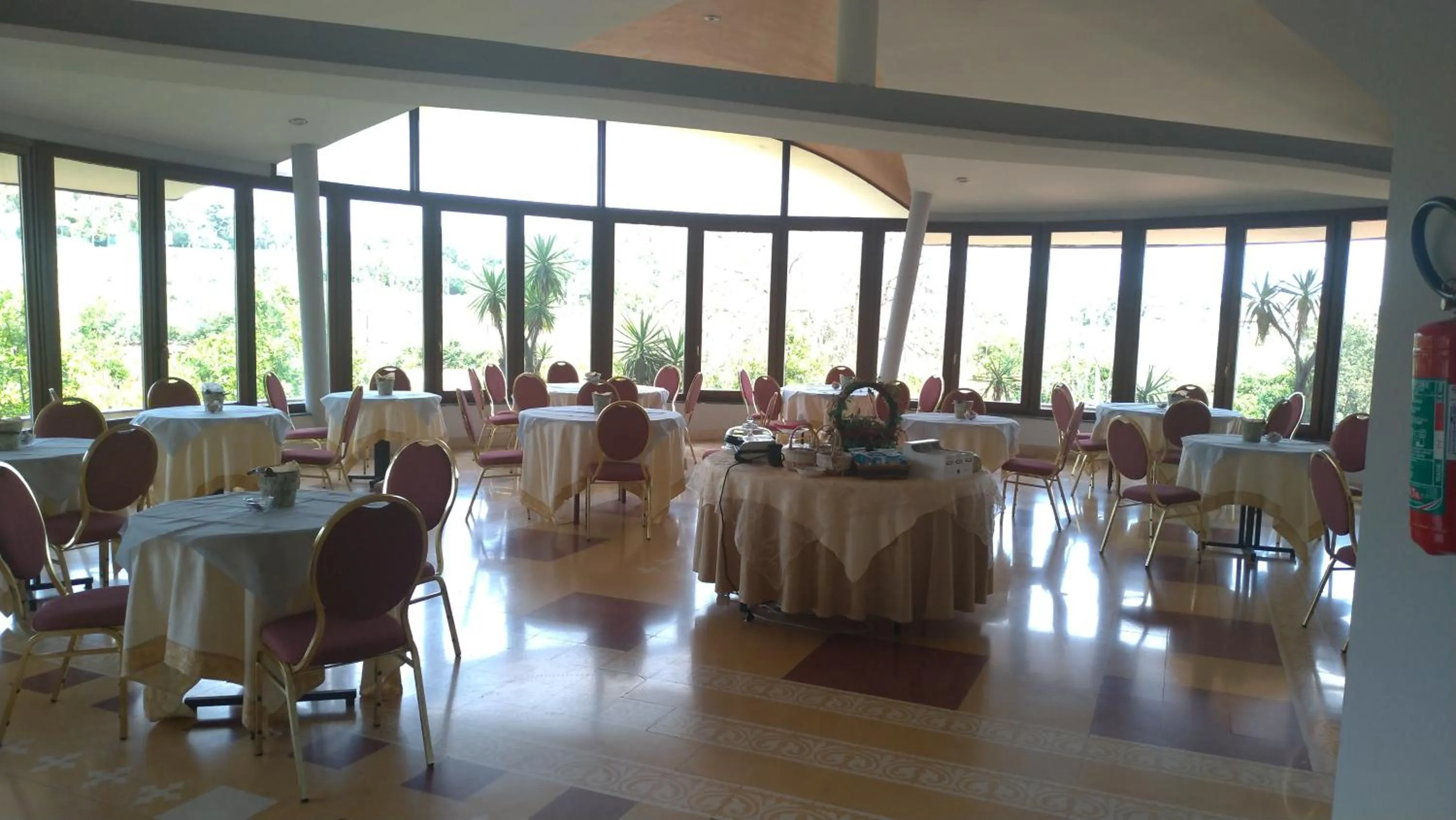 Restaurant/places to eat in TK HOTEL - ex Ares