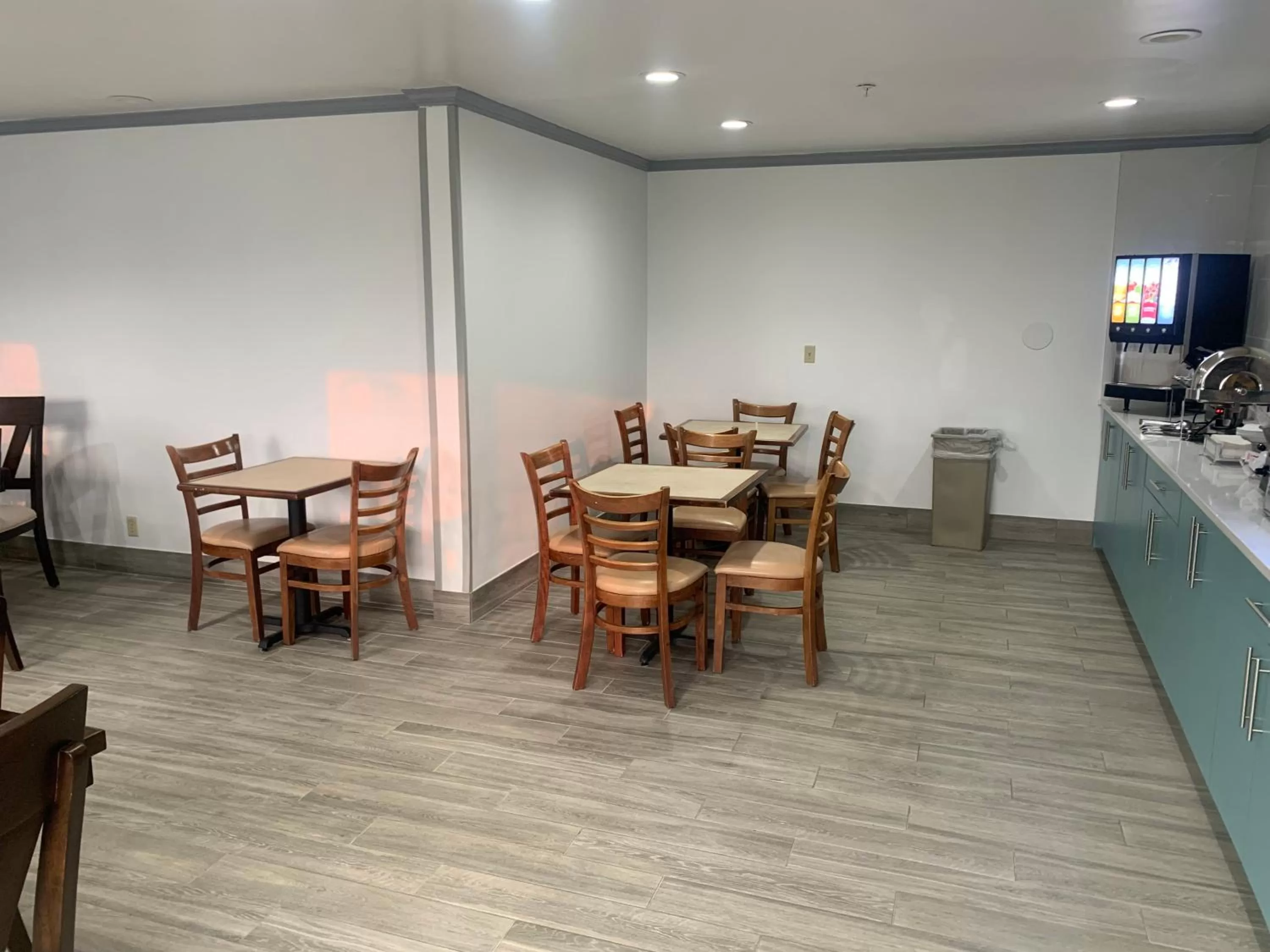 Kitchen or kitchenette in Country Inn & Suites by Radisson, Grand Rapids Airport, MI