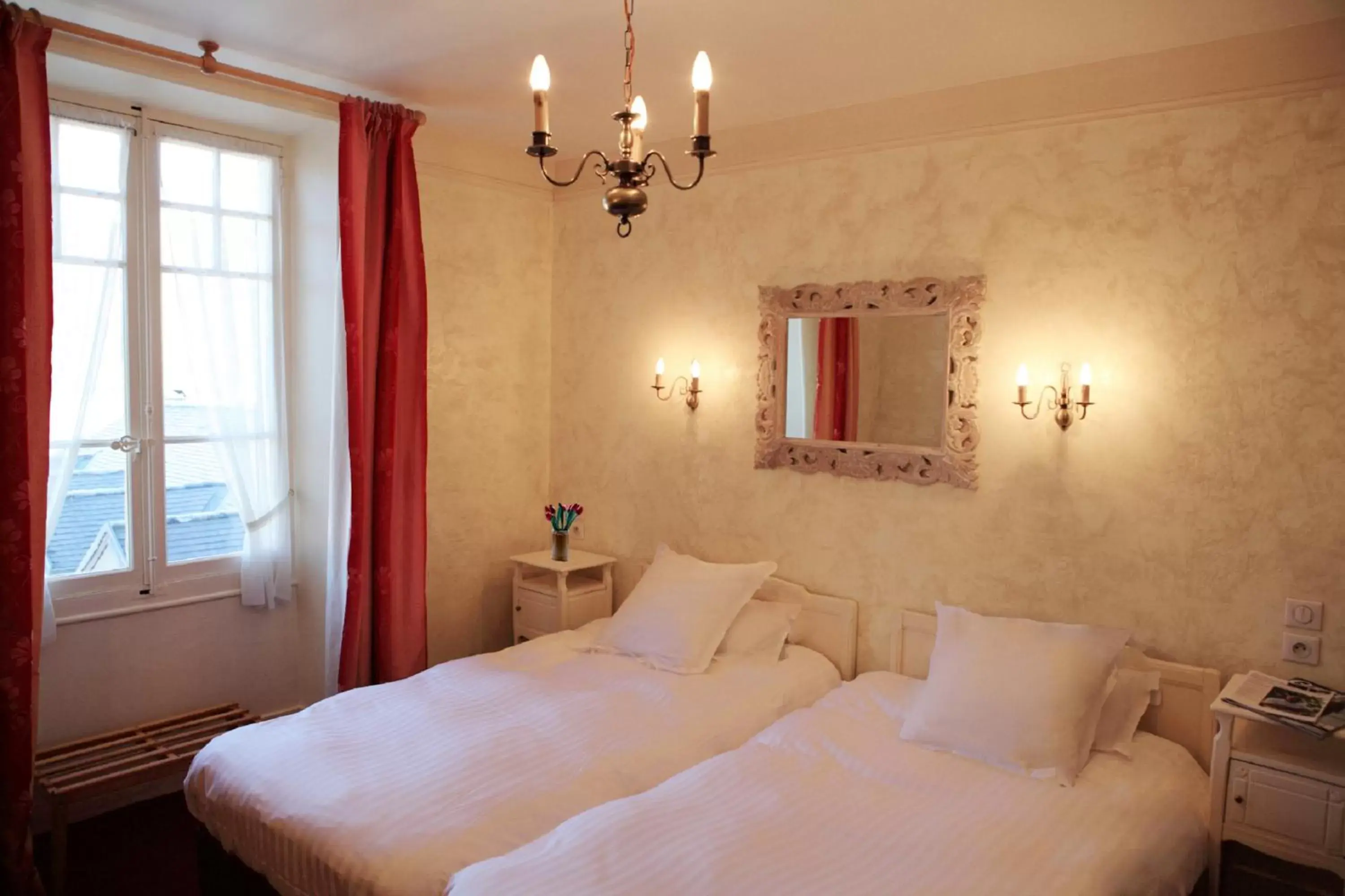 Bed in Best Western Grand Hotel de Paris