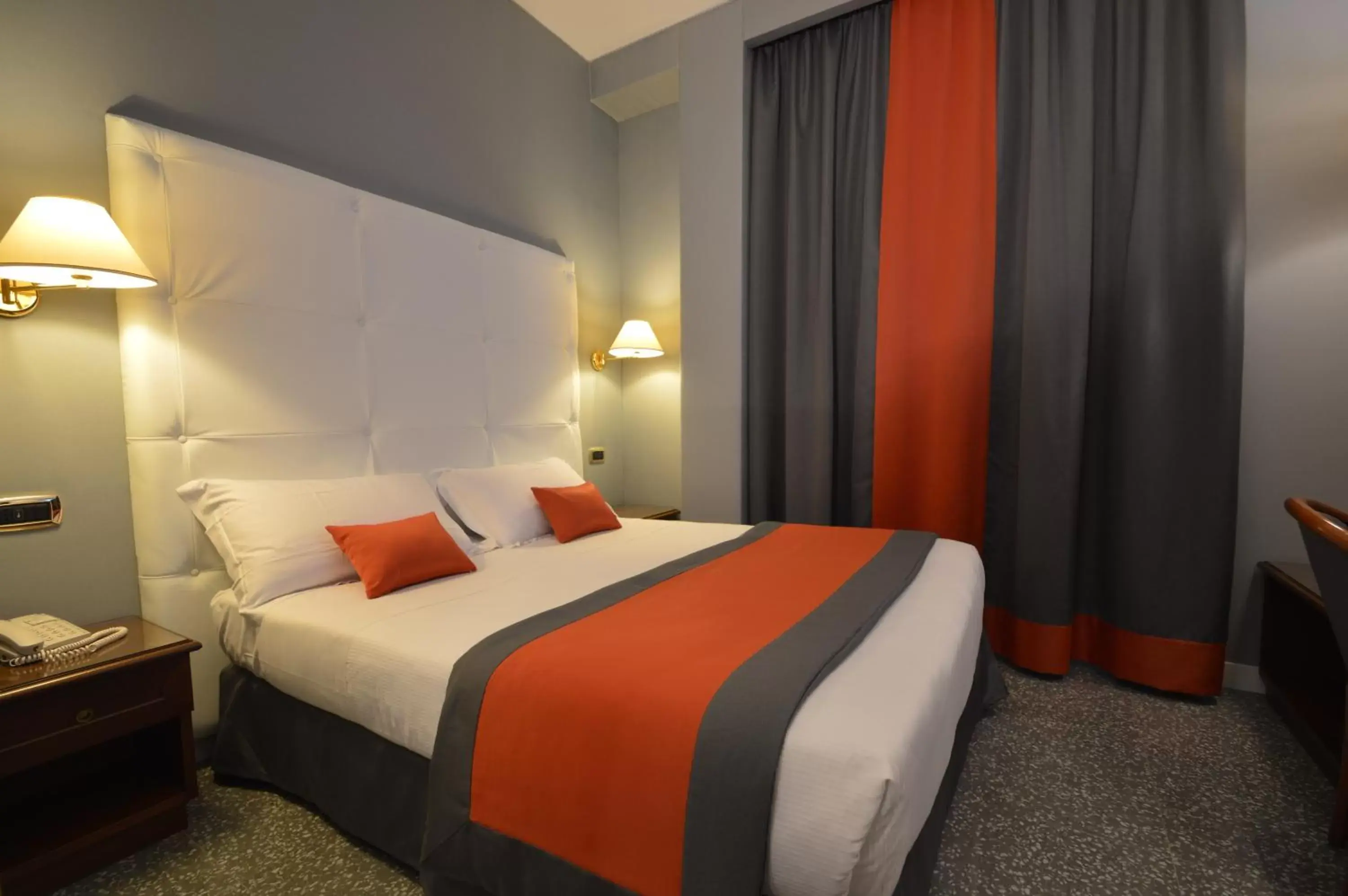 Bedroom, Bed in Hotel Montecarlo