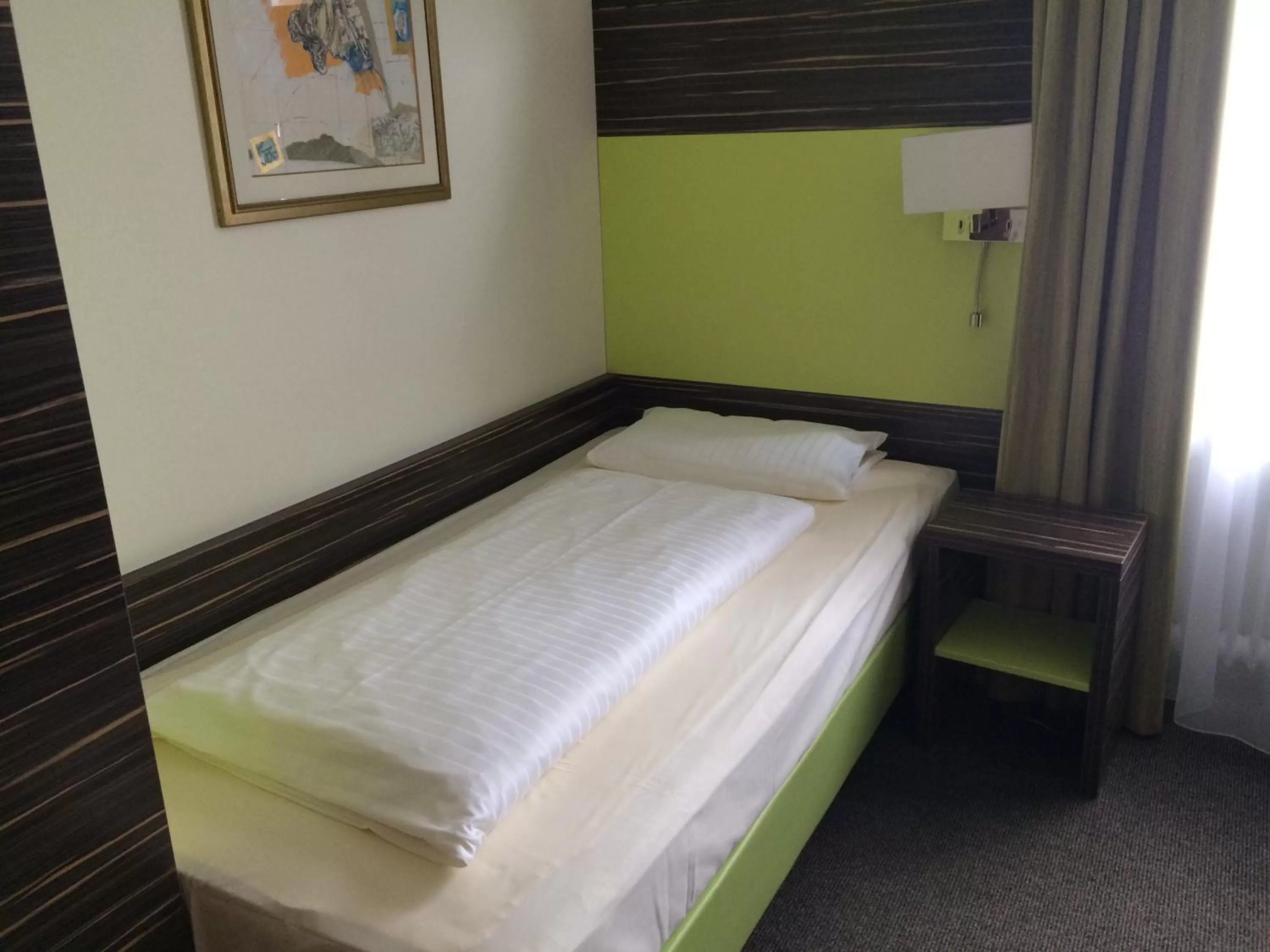 Bed in Behringers City Hotel Nürnberg