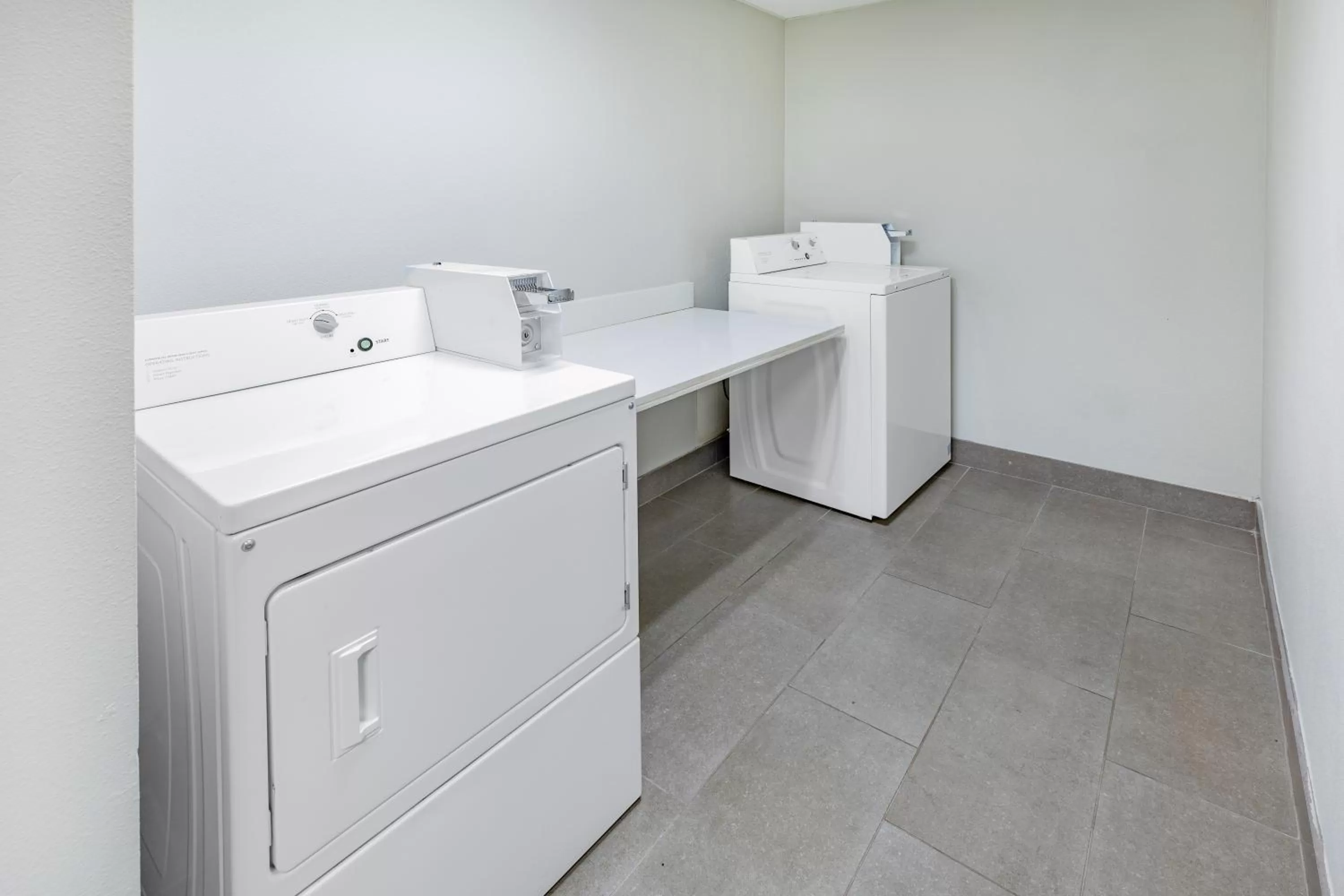 laundry in La Quinta by Wyndham Houston Southwest