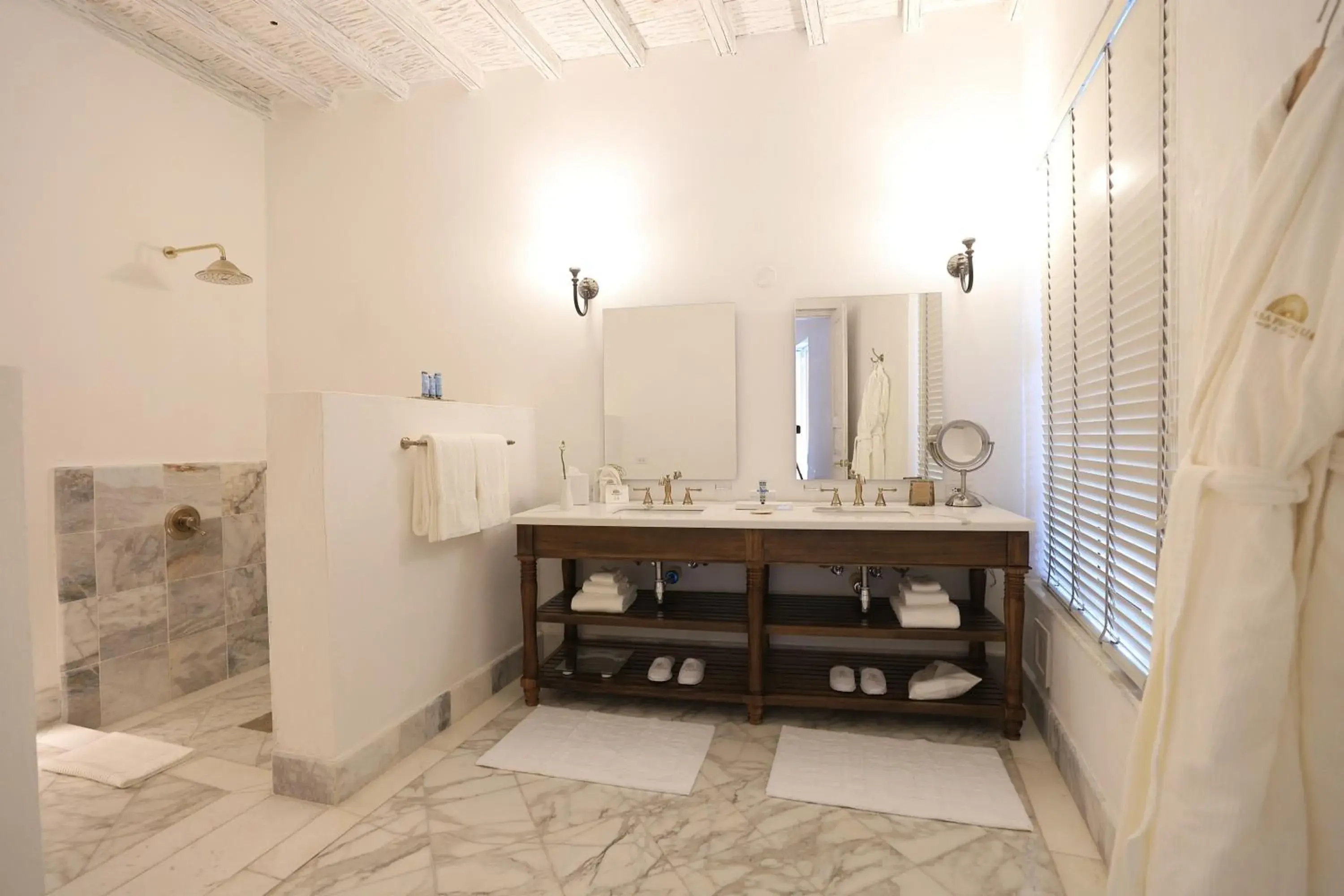 Bathroom, Kitchen/Kitchenette in Casa Pestagua Relais Châteaux