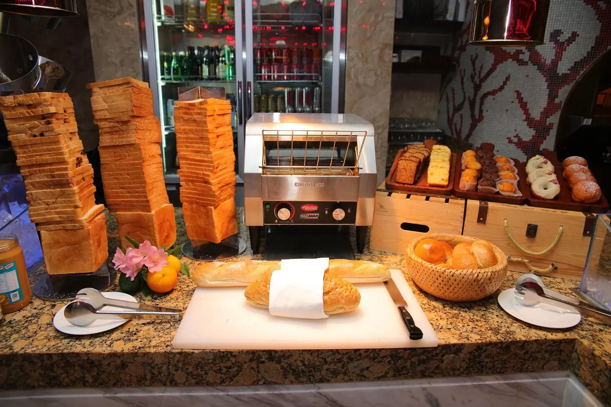 Restaurant/places to eat in Ramada Plaza Shanghai Pudong Airport - 3 mins to PVG depature floor & check entrance with hotel shuttle Restaurant/places to eat in Ramada Plaza Shanghai Pudong Airport - 3 mins to PVG depature floor & check entrance with hotel shuttle