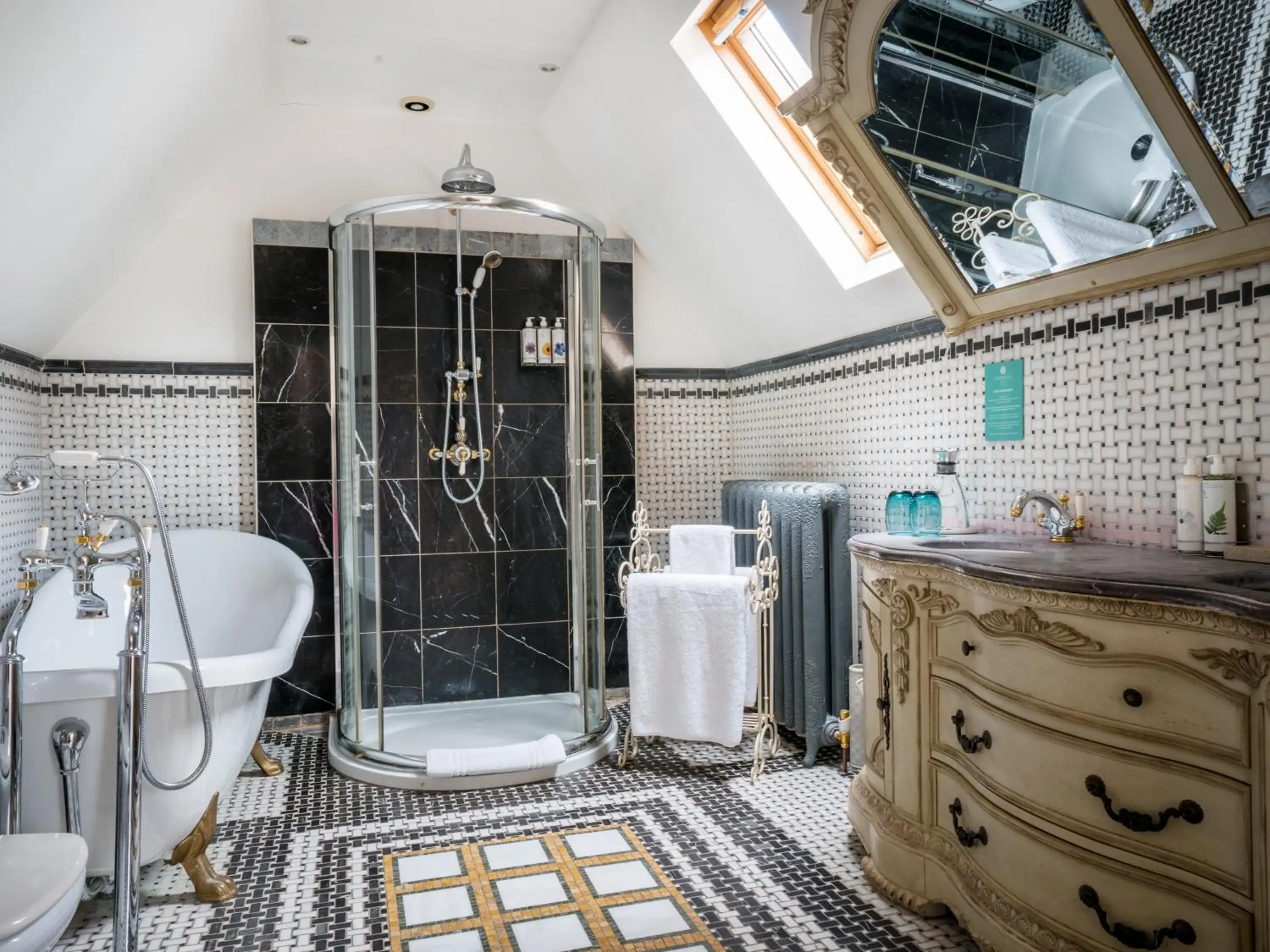 Shower, Bathroom in Berwick Lodge