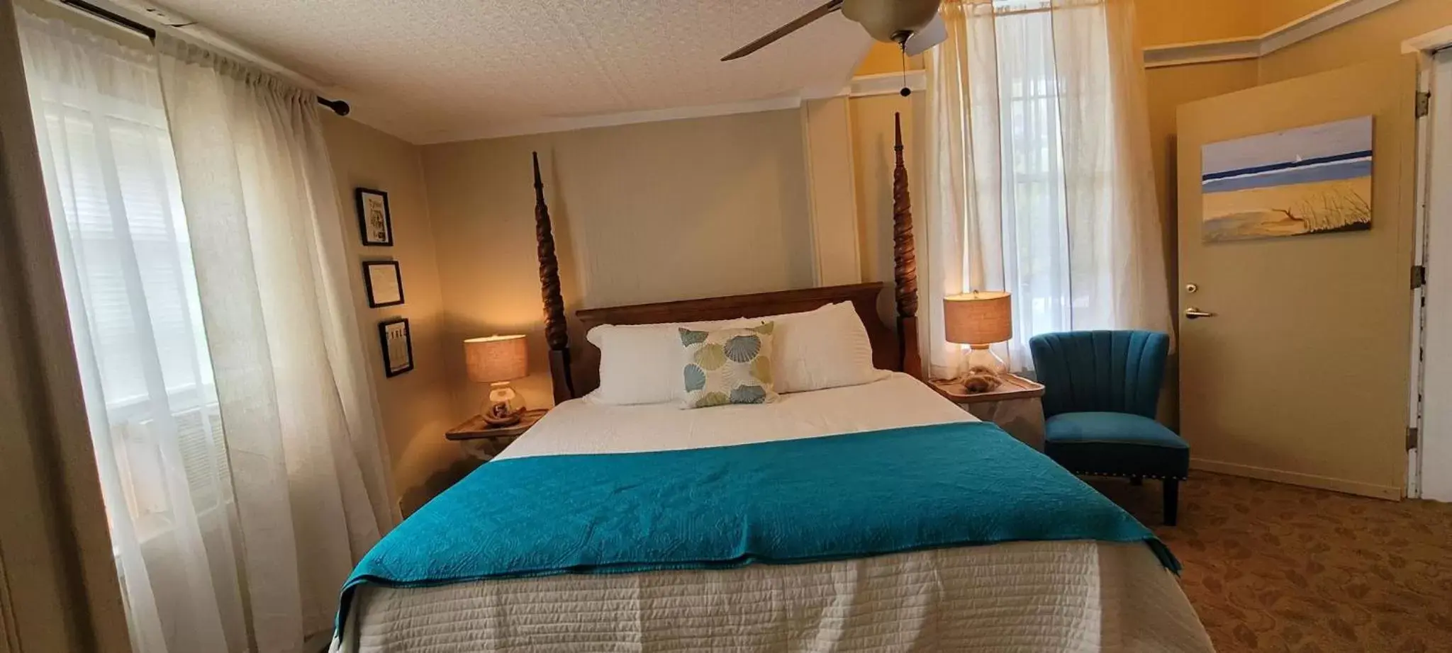 Bed in Tybee Island Inn Bed & Breakfast