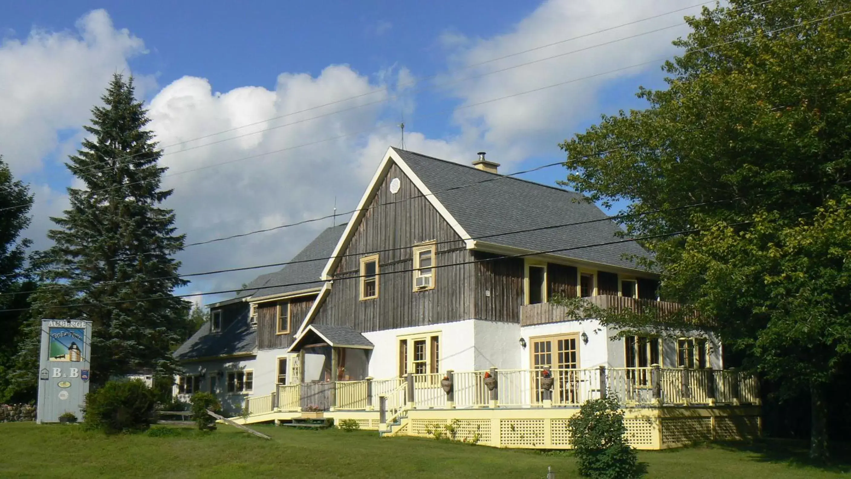 Facade/entrance, Property Building in Auberge de la Tour et Spa