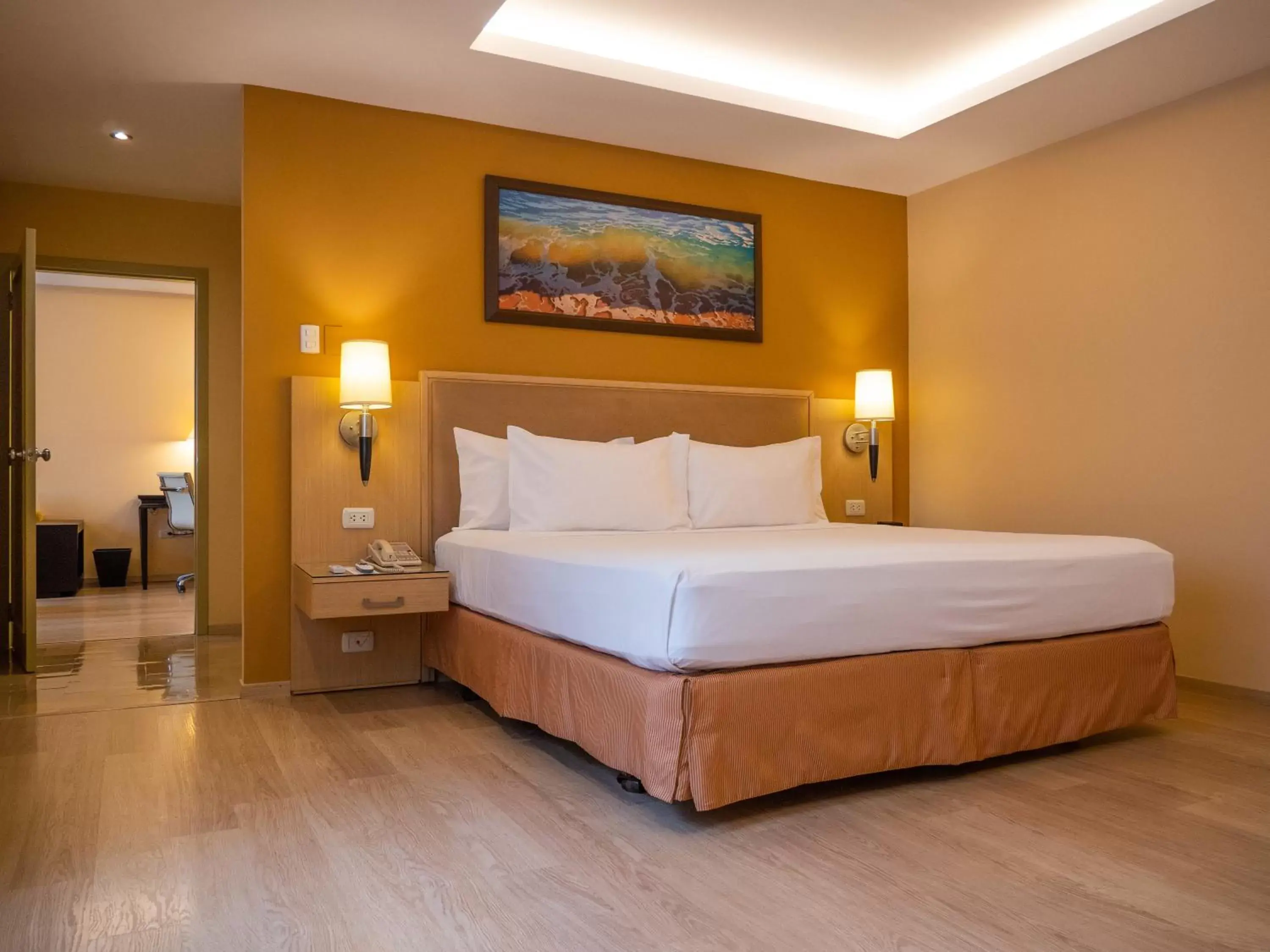 Bed in Grand Hotel Guayaquil, Ascend Hotel Collection