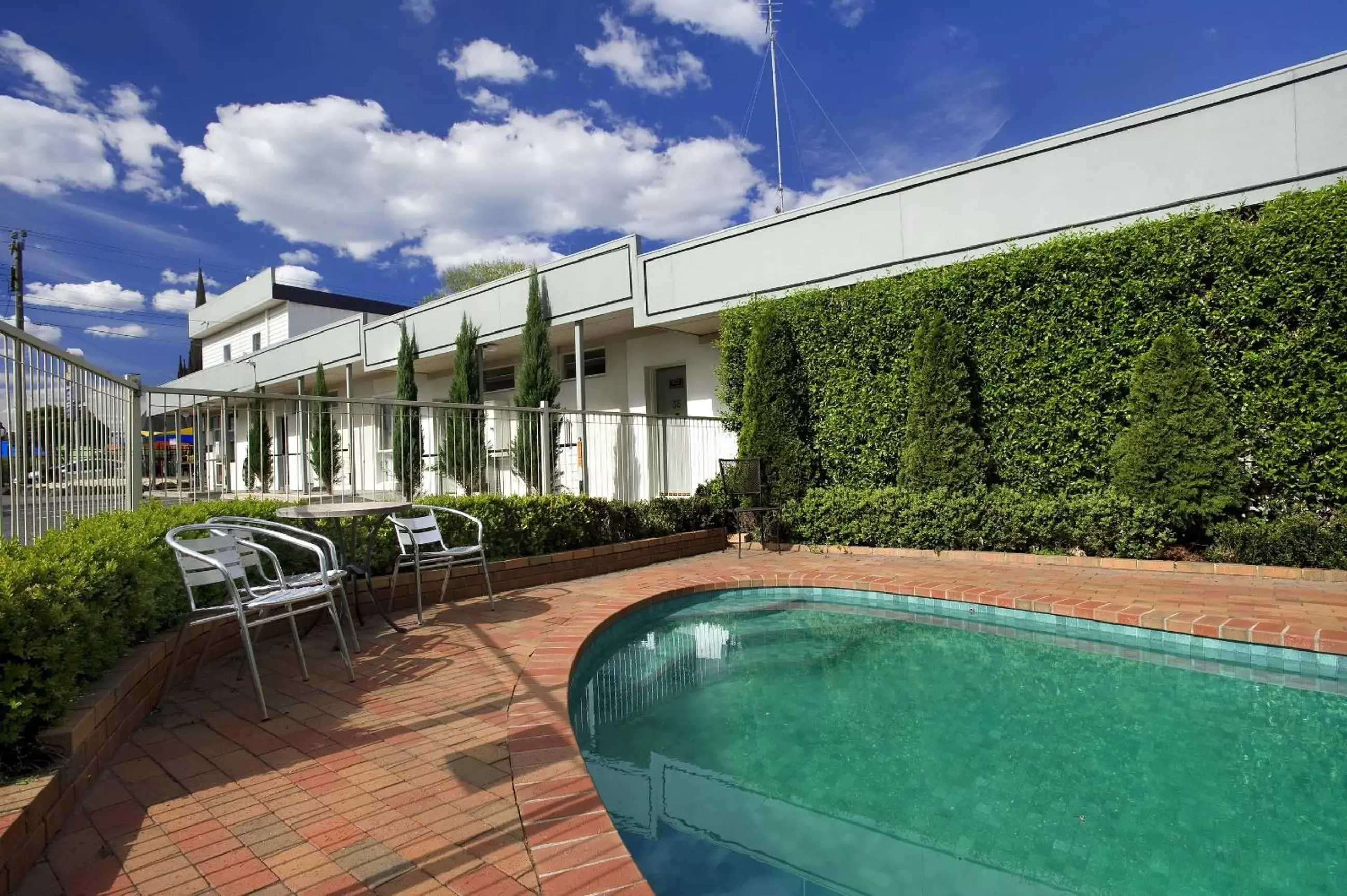 Swimming Pool in Admiralty Inn