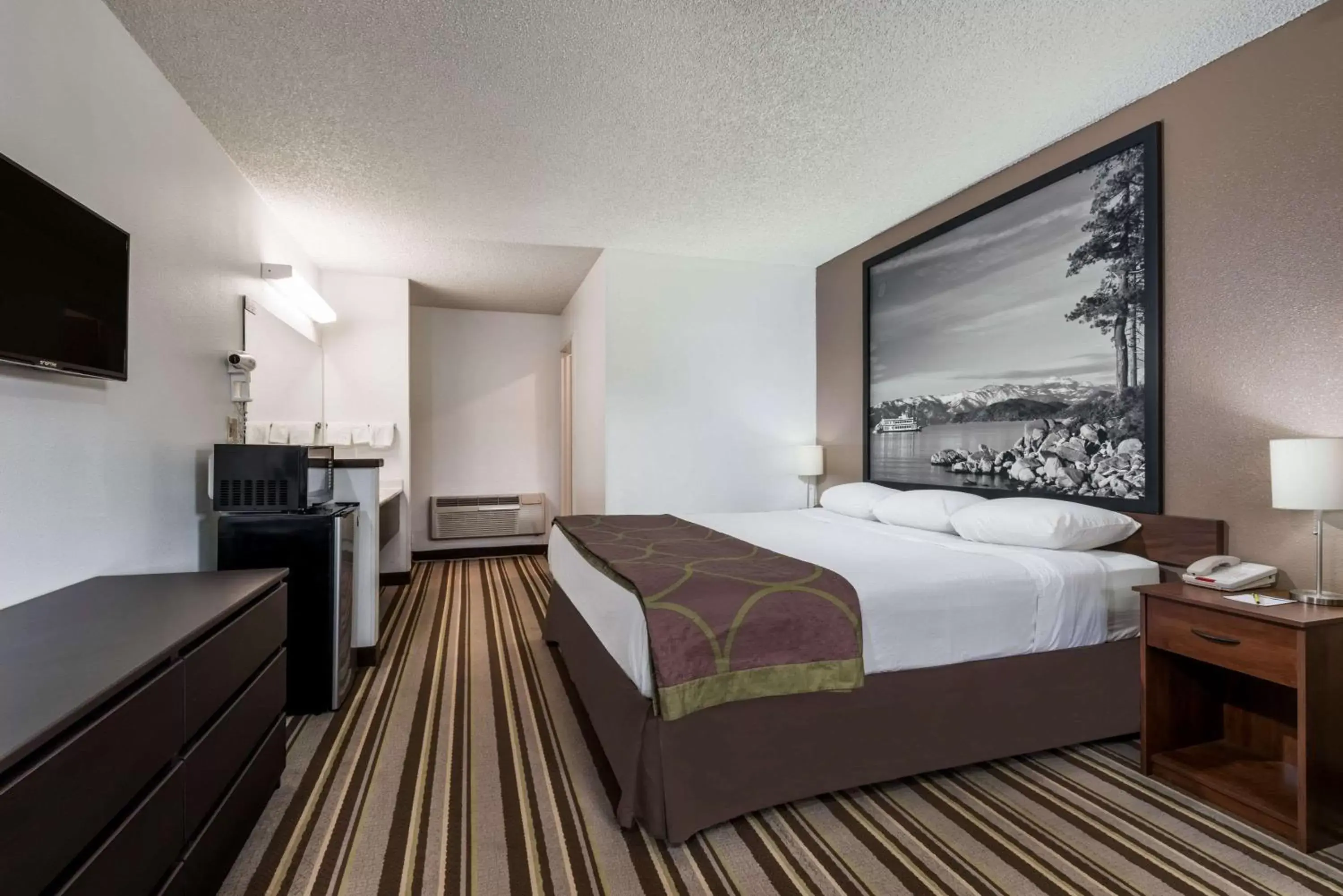 Photo of the whole room, Bed in Super 8 by Wyndham Fernley